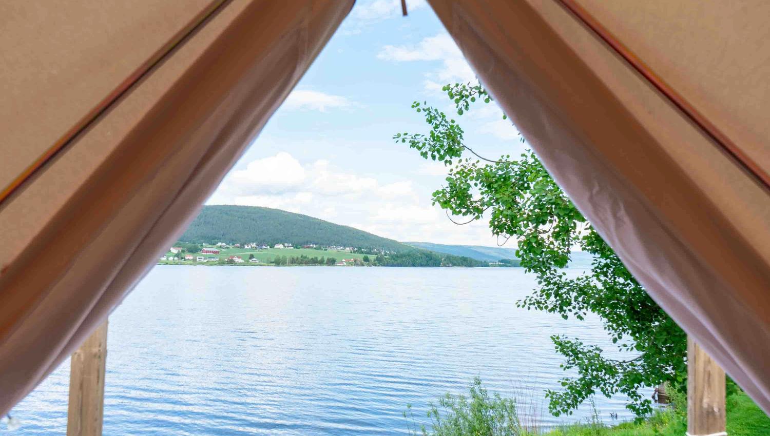 Bilde fra teltåpningen - Glamping på Thorbjørnrud Hotell