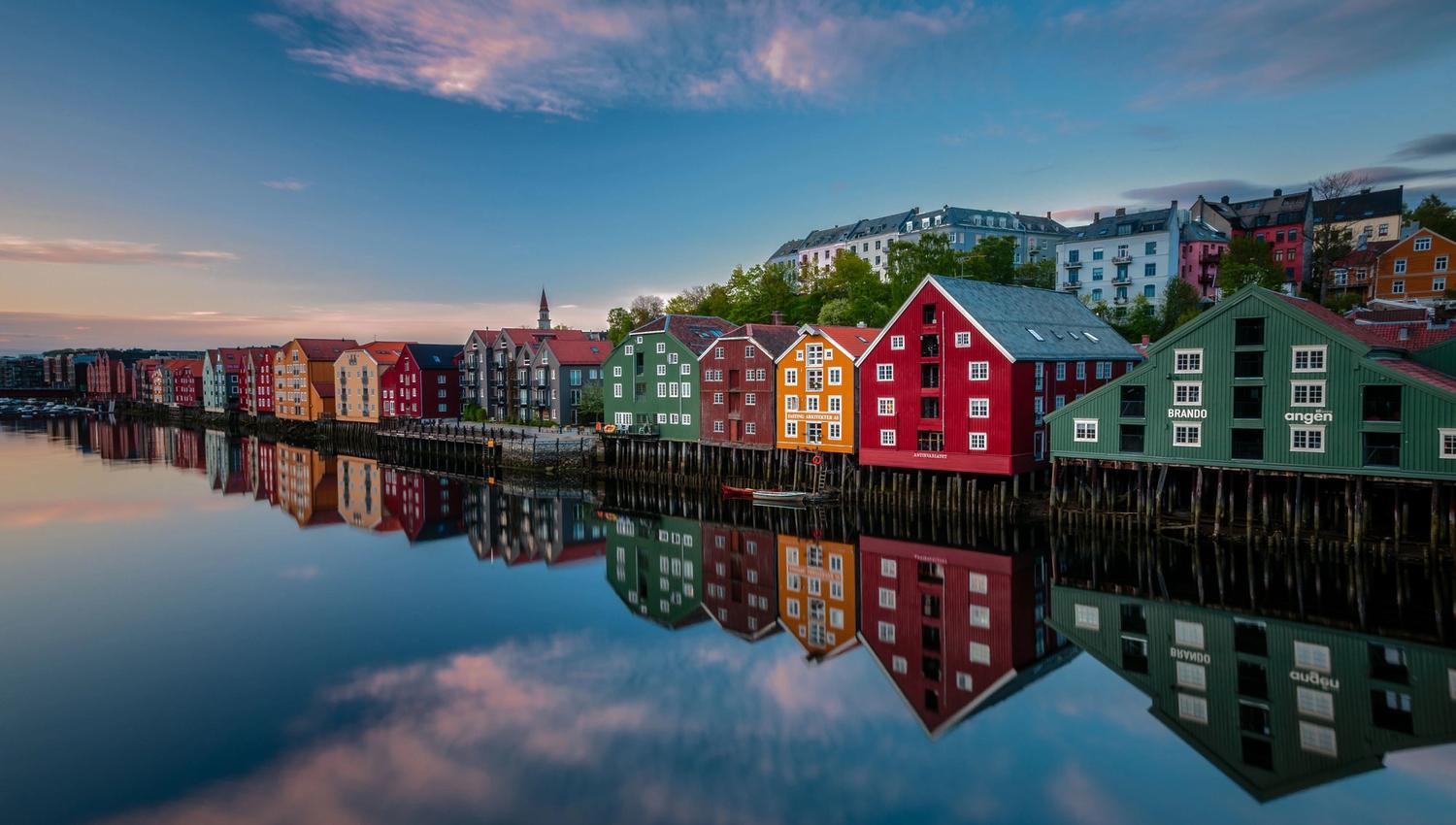 Bryggerekka og Nidelven på Bakklandet i Trondheim
