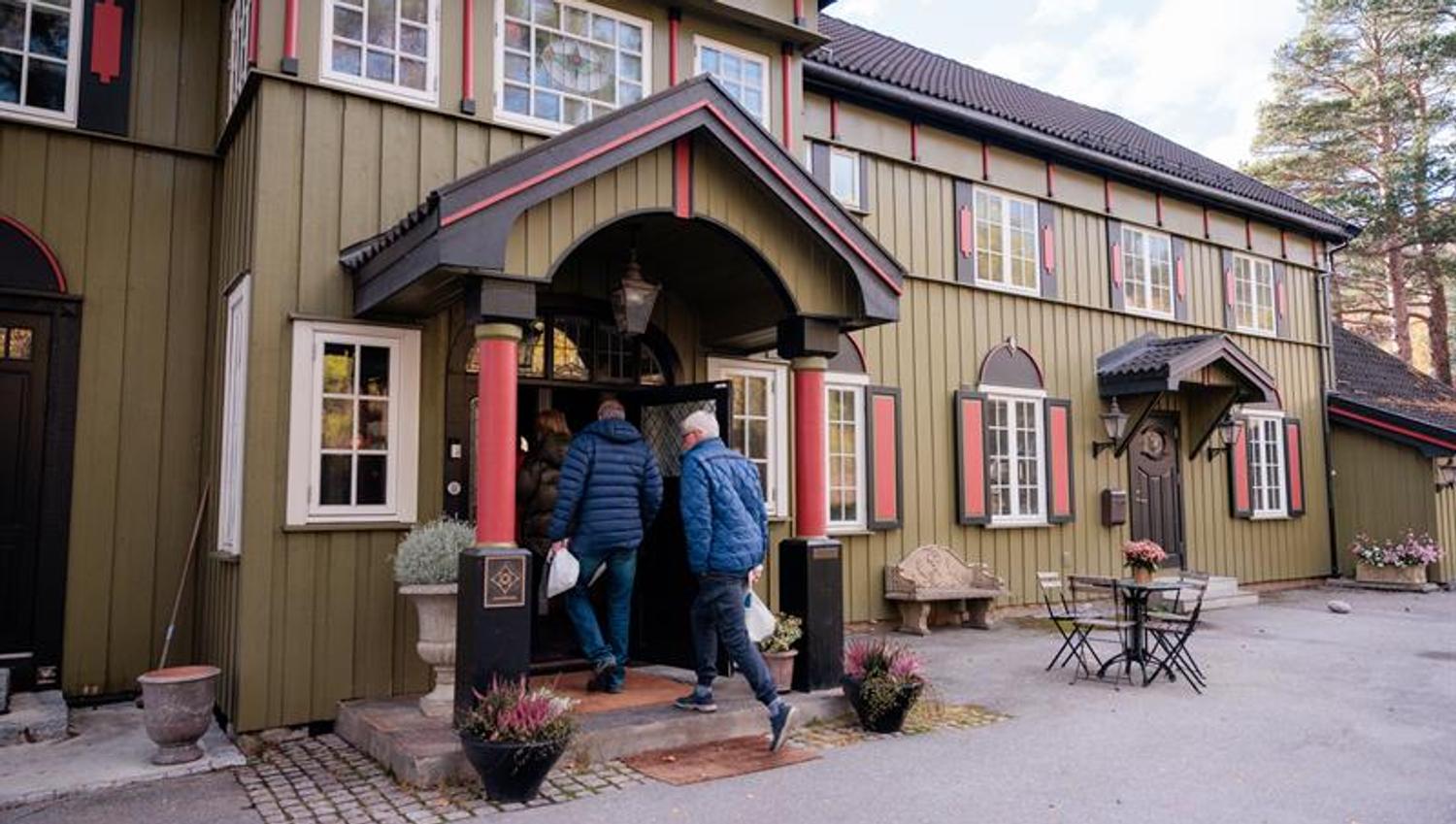 Front entrance to the Geilo Mountain Lodge