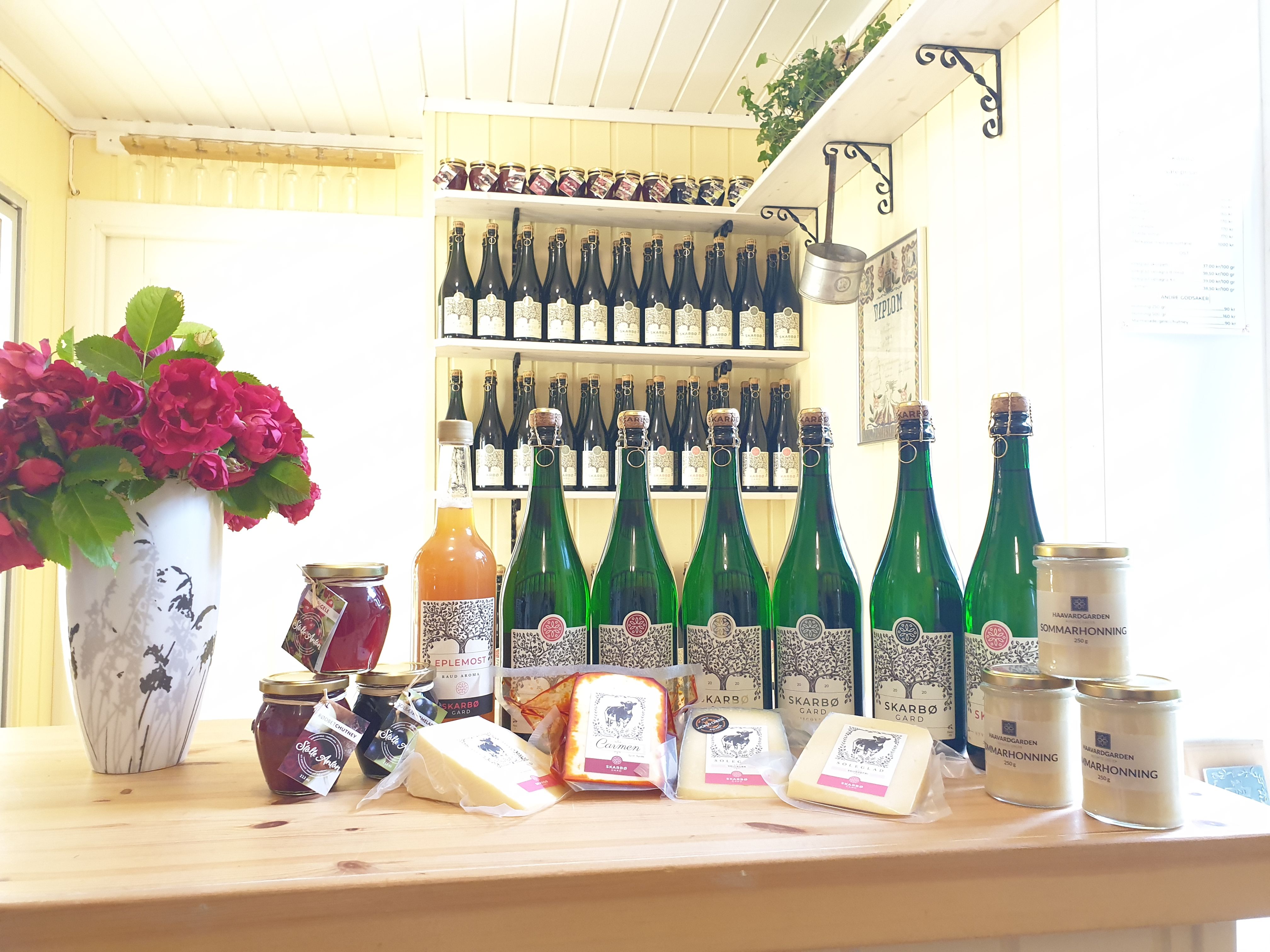 Skarbø Gardsbutikk interiør