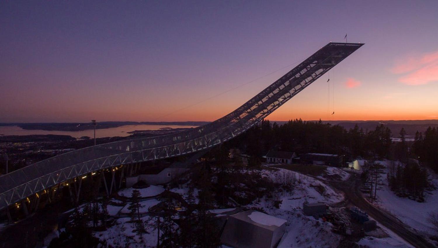 Rappellering fra Holmenkollen i vintersesong.