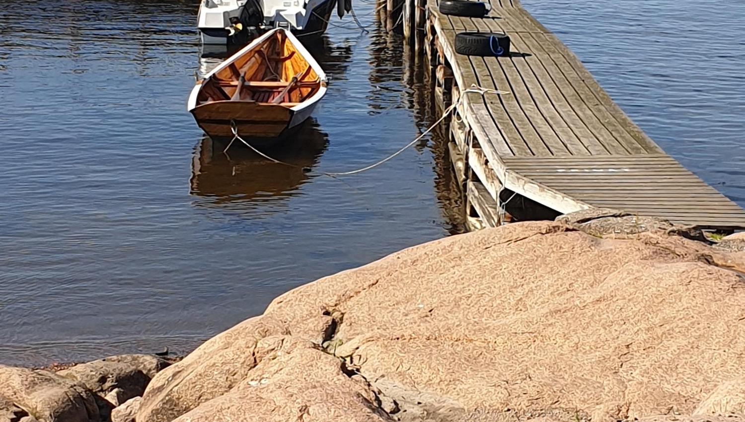 Svaberg og brygge