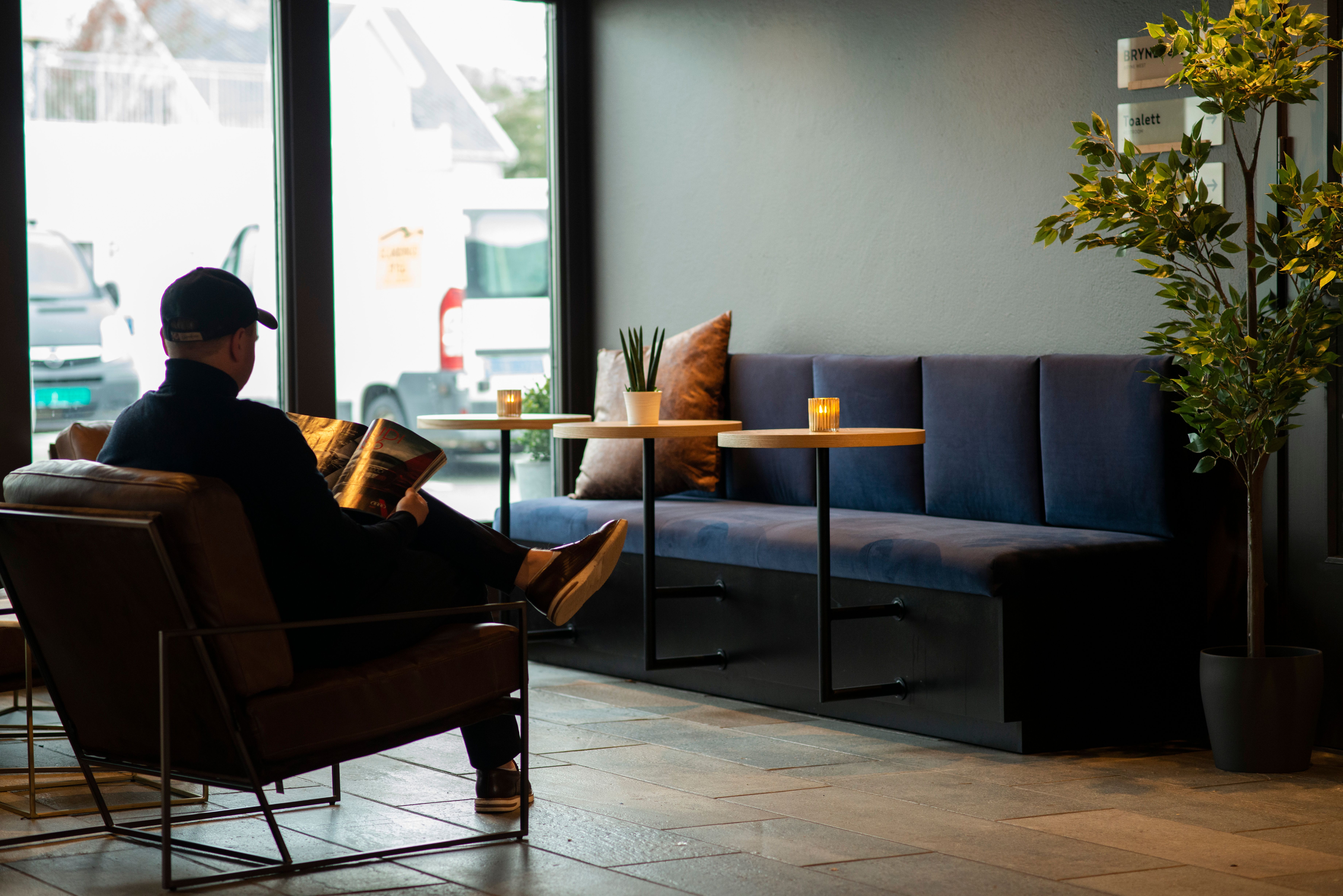 Avslapning i hotellobbyen