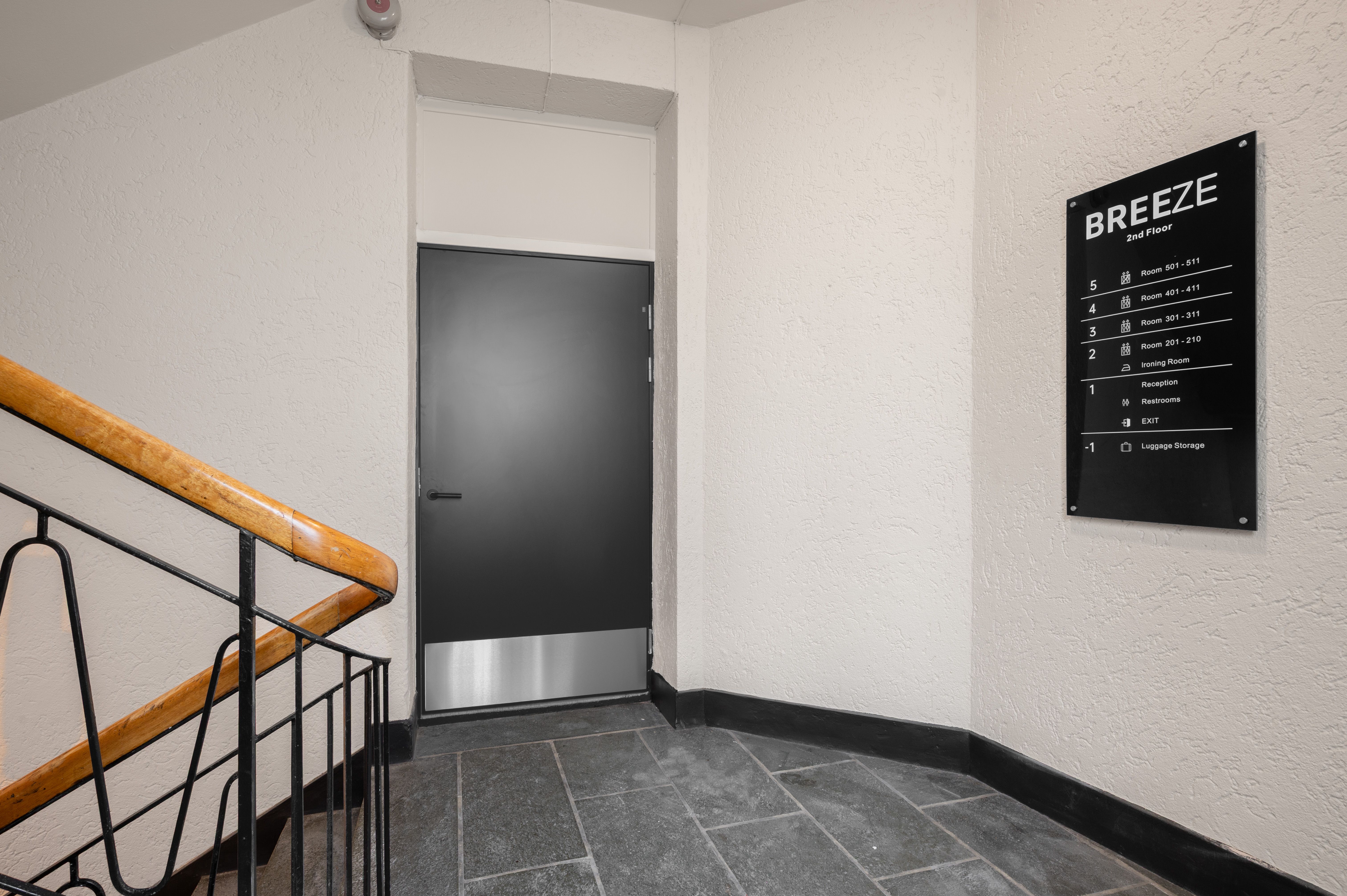 BREEZE Hotel Victoria