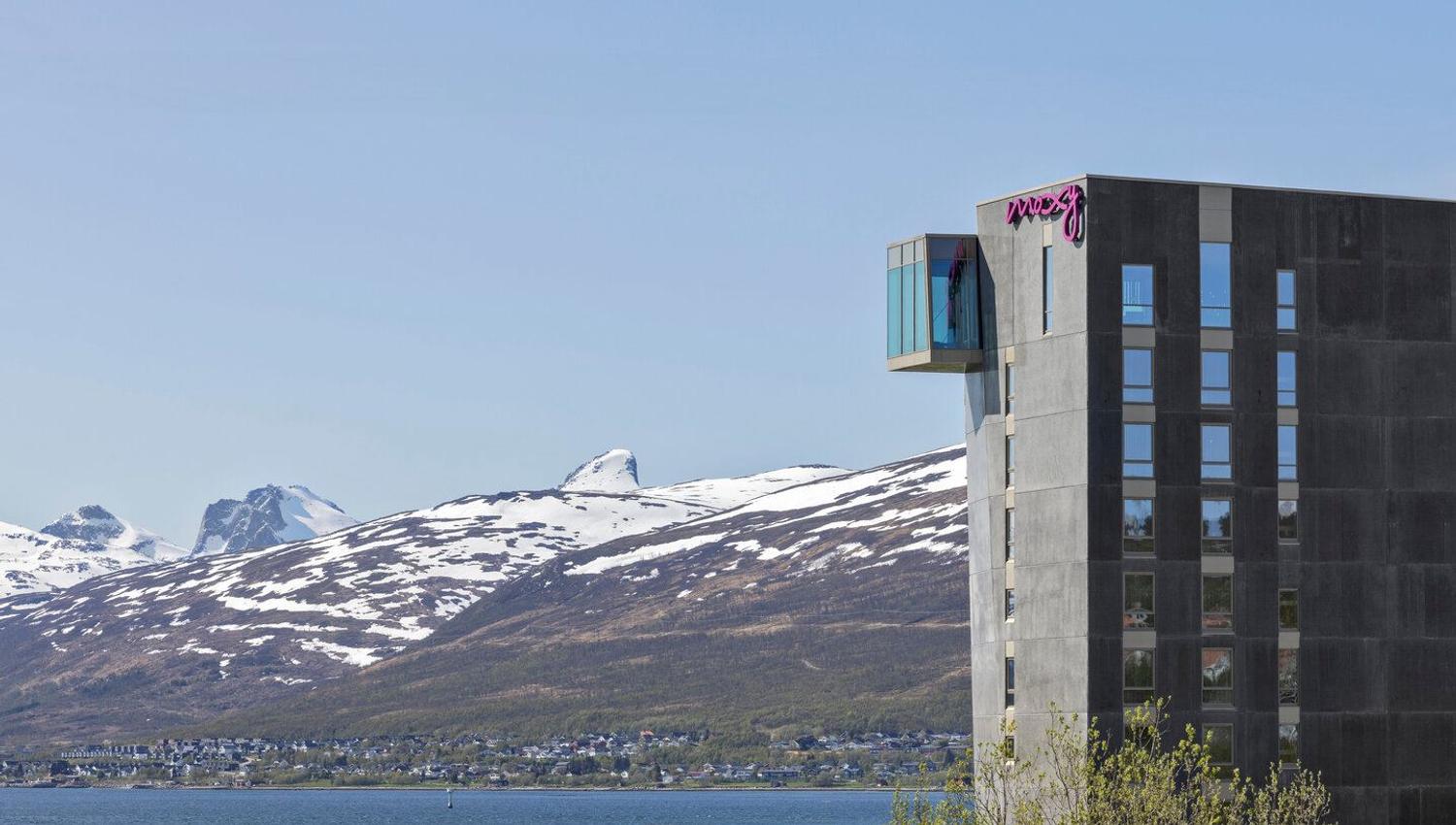 Moxy hotel Tromsø from the outside. Views of Kvaløya in the background.