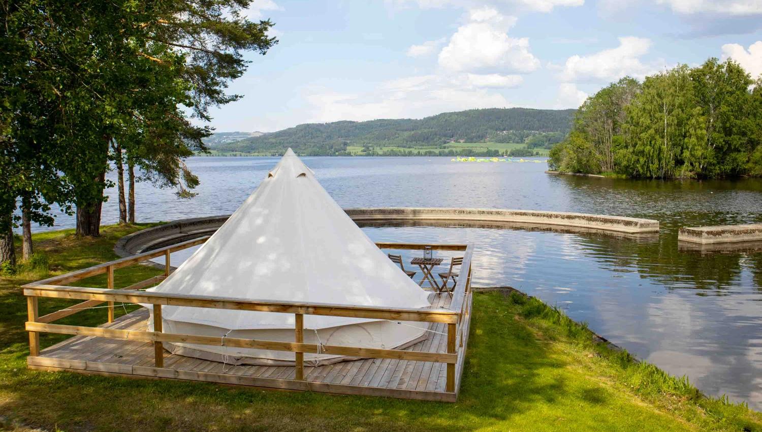 Glamping på Thorbjørnrud Hotell med utsikt mot vannet