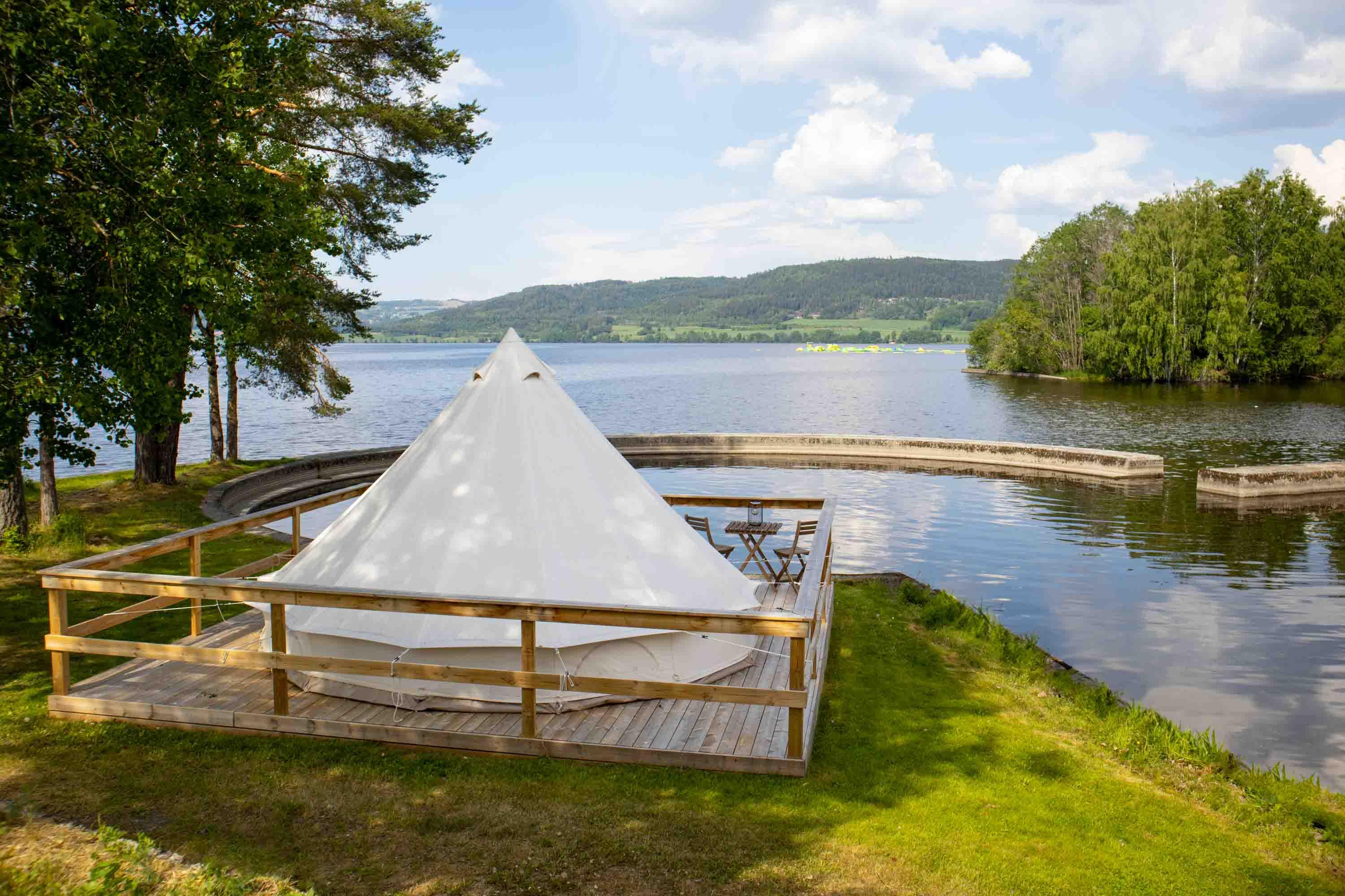 Glamping på Thorbjørnrud Hotell med utsikt mot vannet
