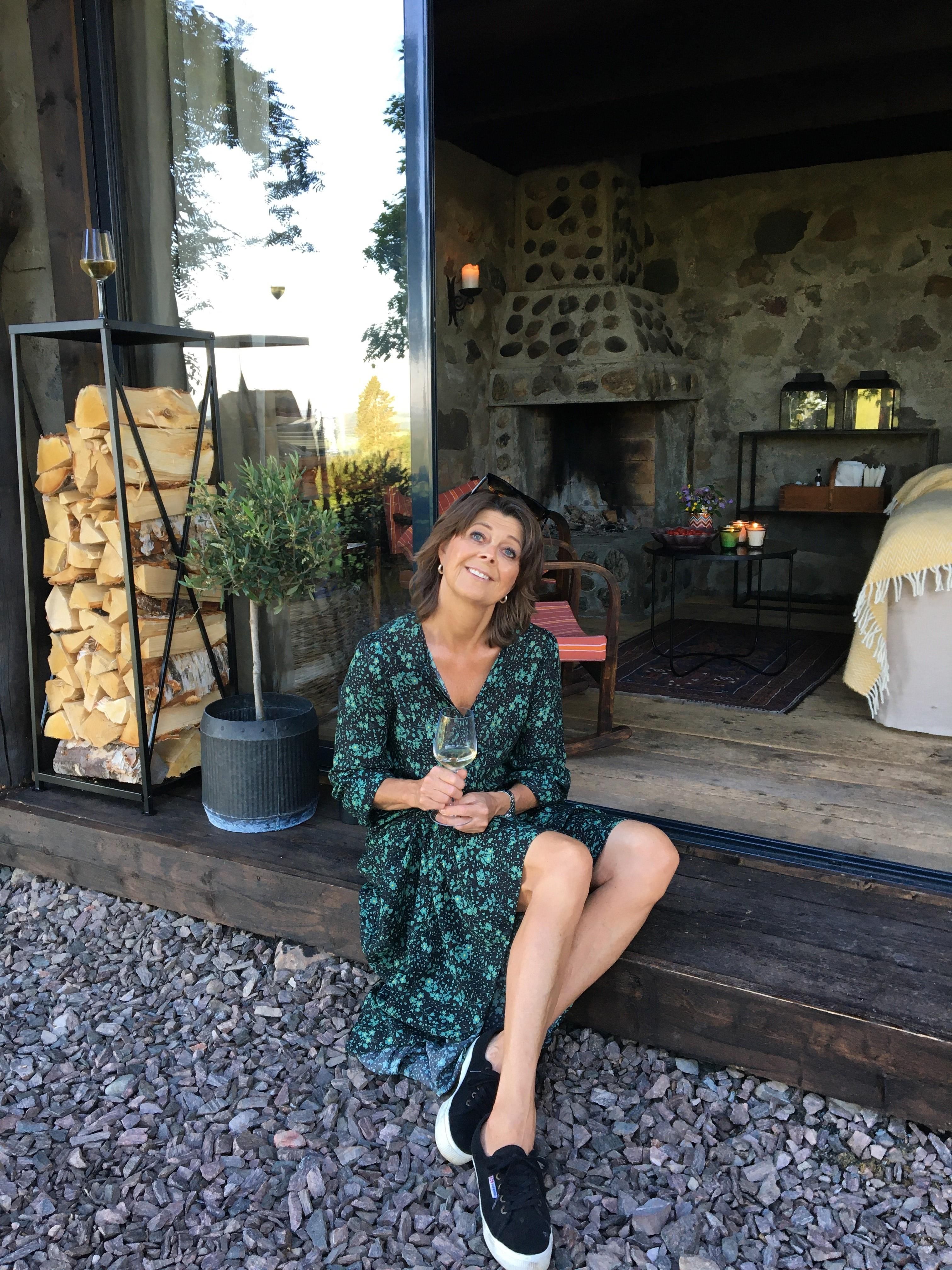 Vertinnen på Kastad Gård. Unik overnatting i steinhytte