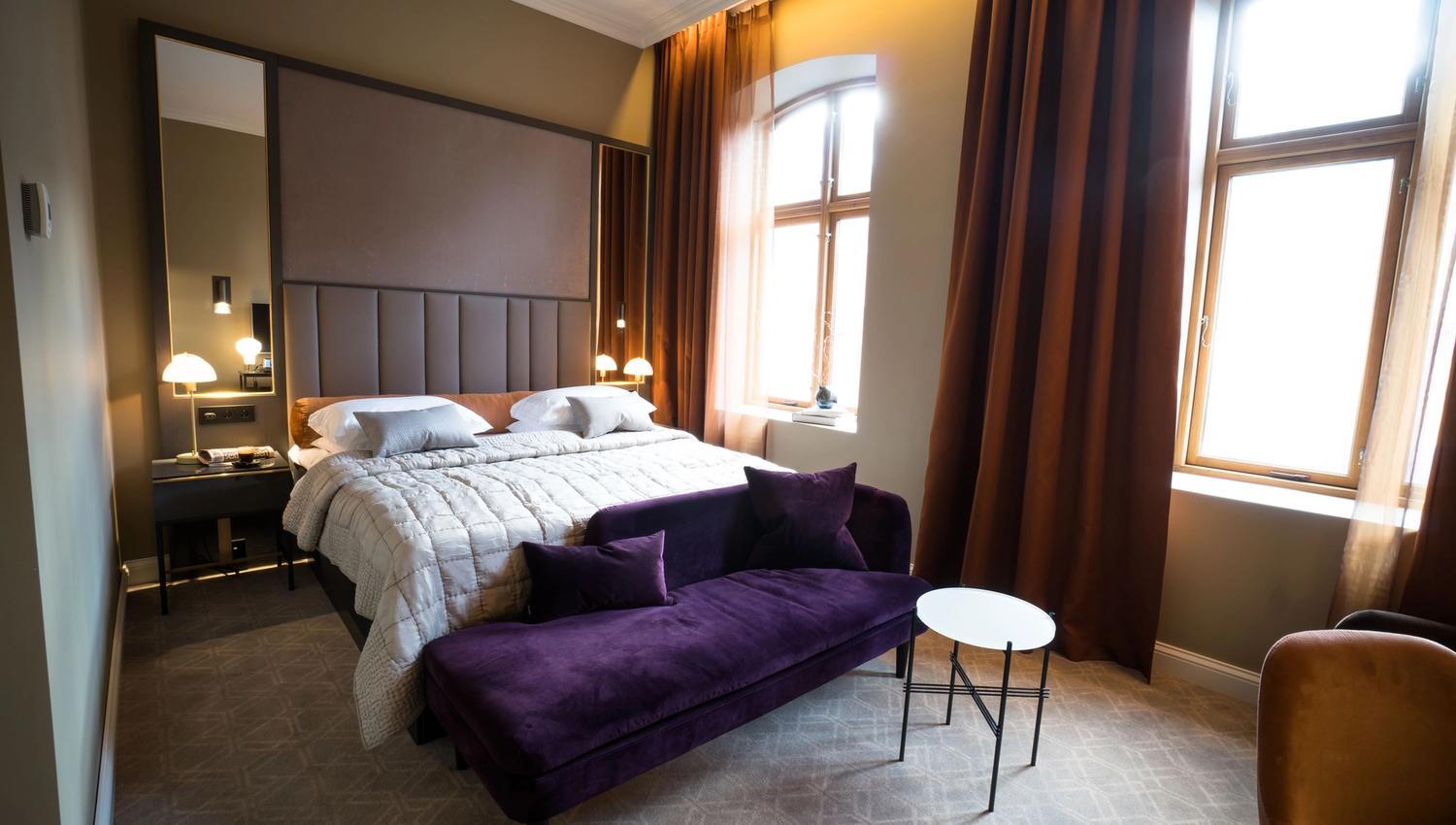 Deluxe rooms, A taste of luxury