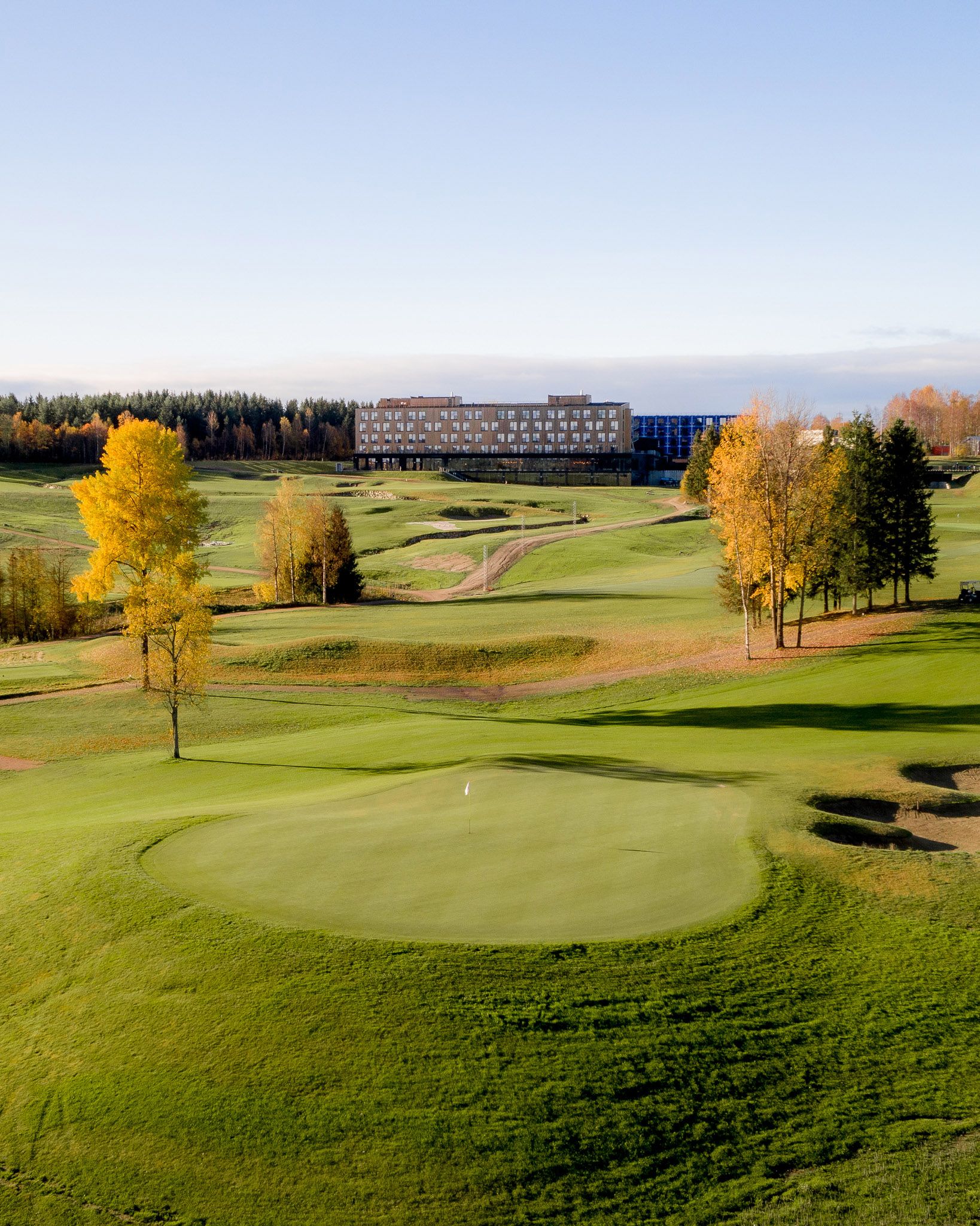 Golf green with the hotel in the background 