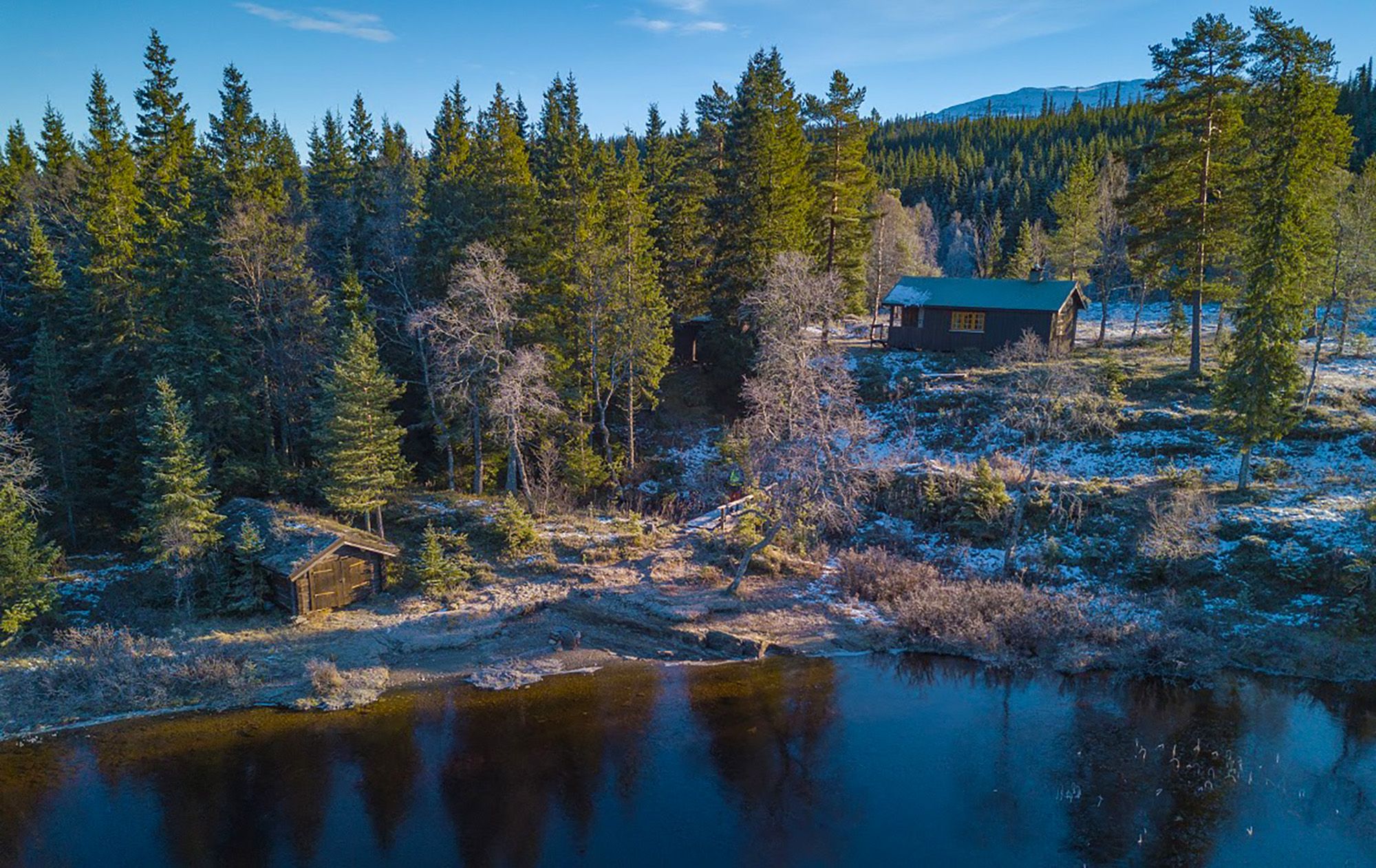 Roksjøhytta på høsten