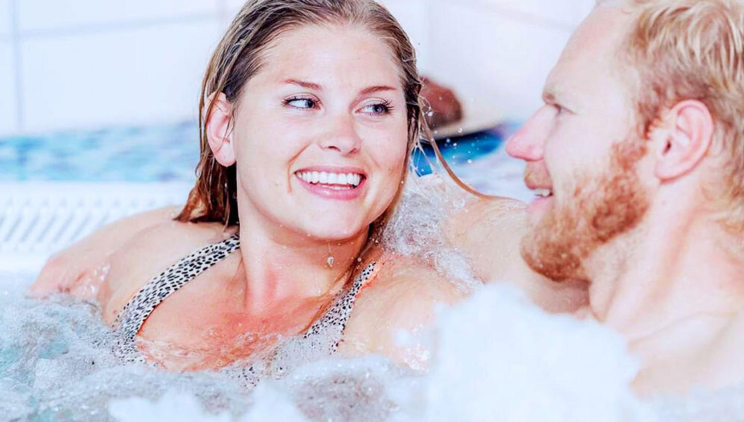 man and woman relax in a jacuzzi at the Spa and wellness department in Skien leisure park