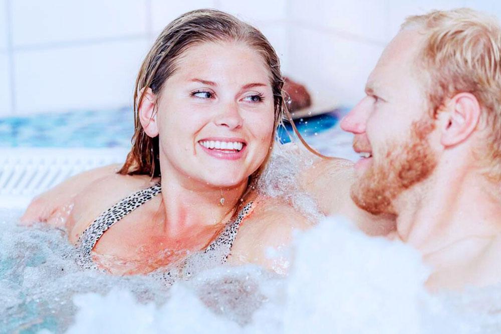 man and woman relax in a jacuzzi at the Spa and wellness department in Skien leisure park