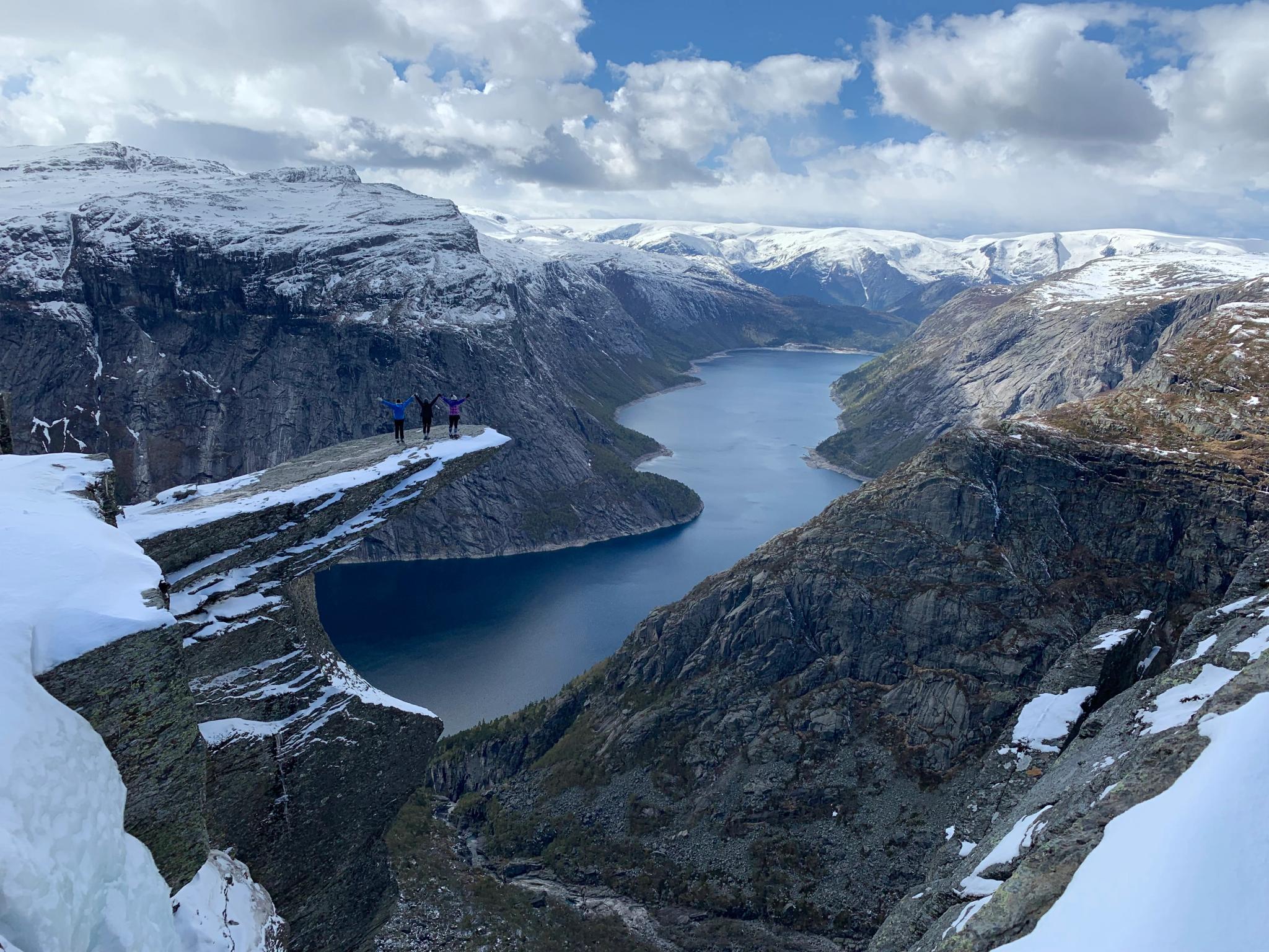 Trolltunga hike winter