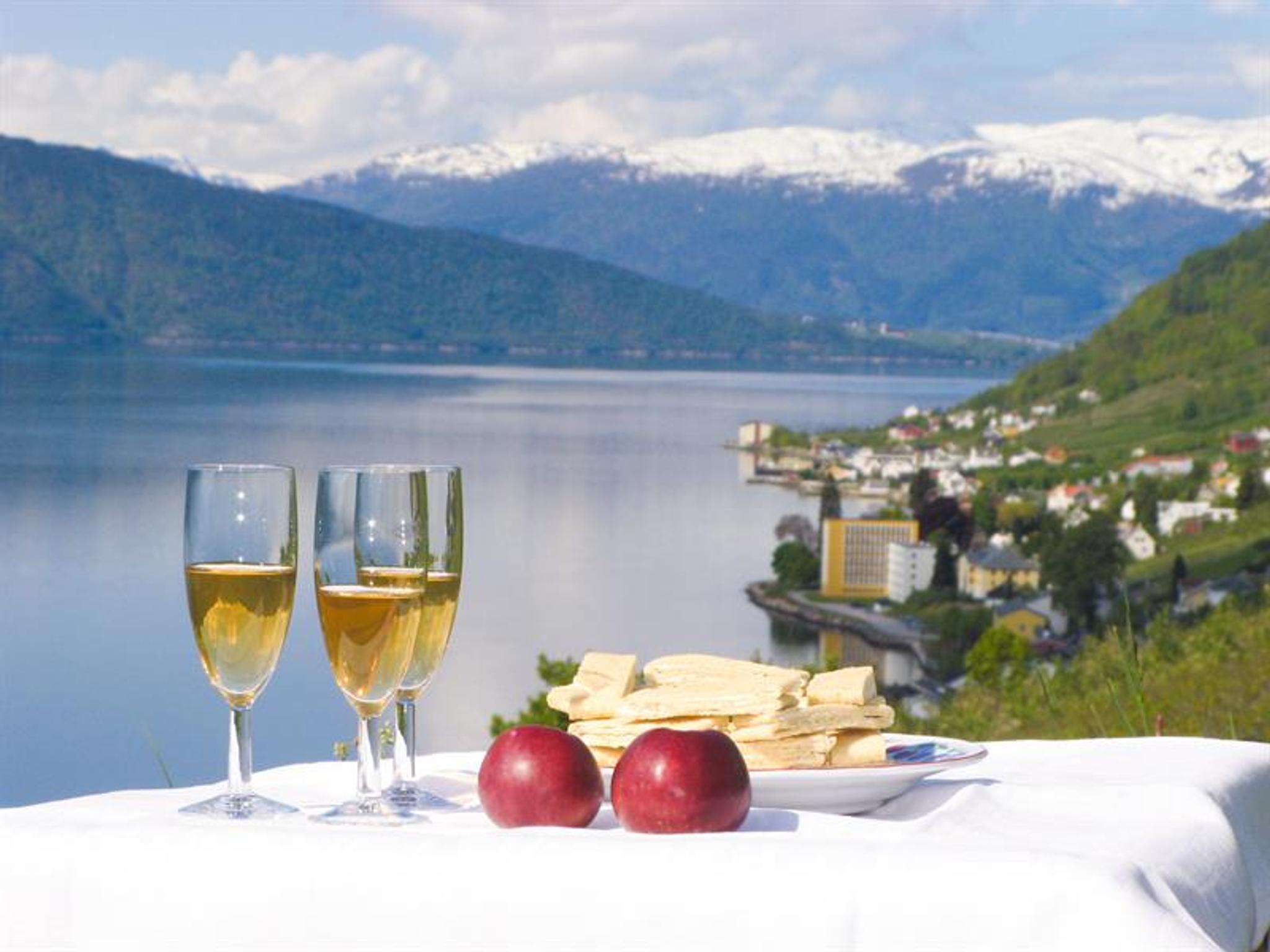 Henjatunet, Leikanger