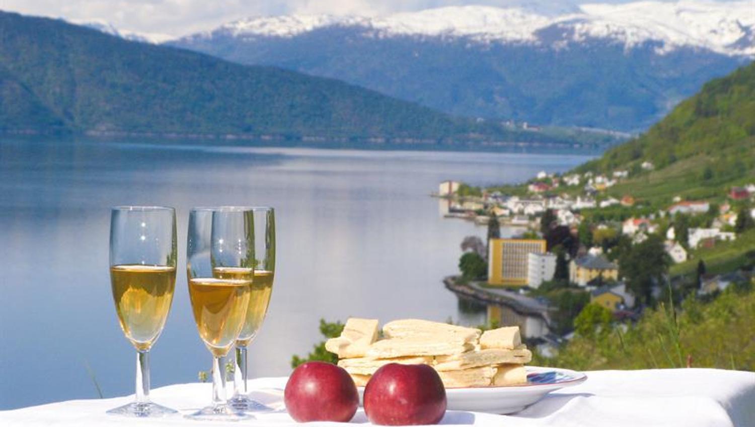 Henjatunet, Leikanger