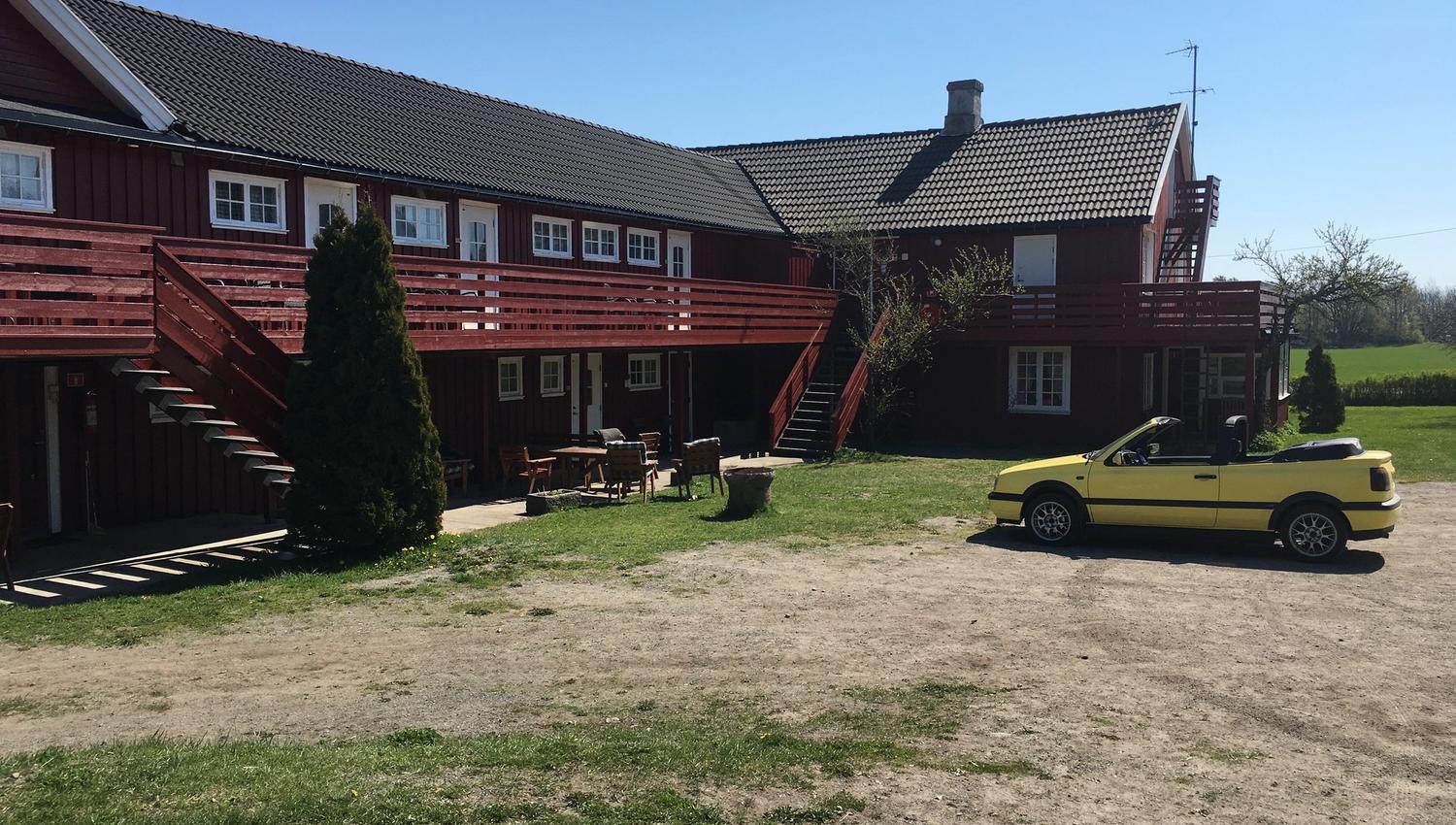 Området utenfor leilighetskomplekset