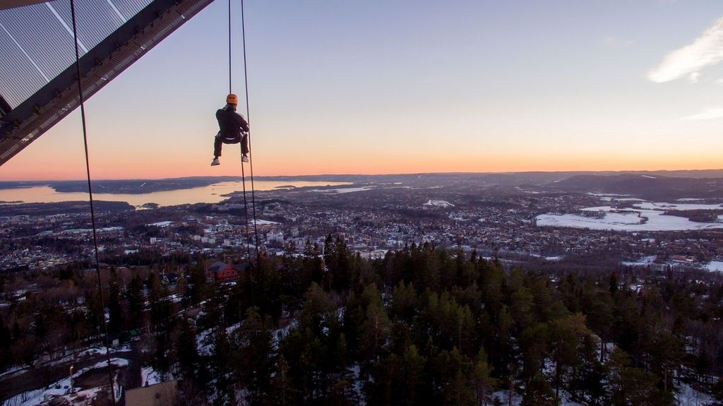 Rappellering fra Holmenkollen i vintersesong.
