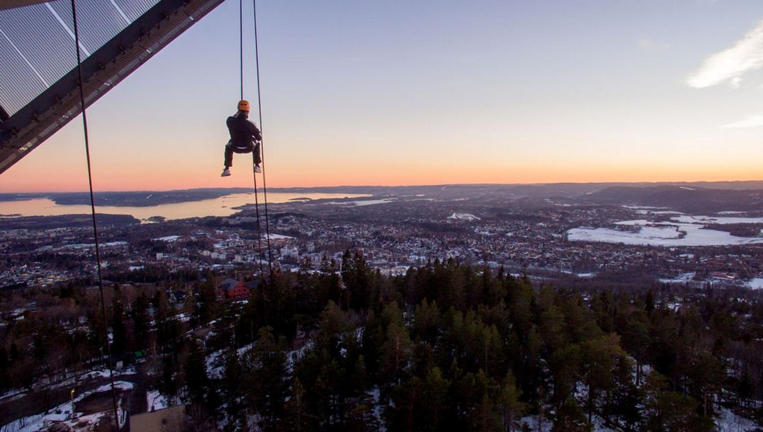 Rappellering fra Holmenkollen i vintersesong.