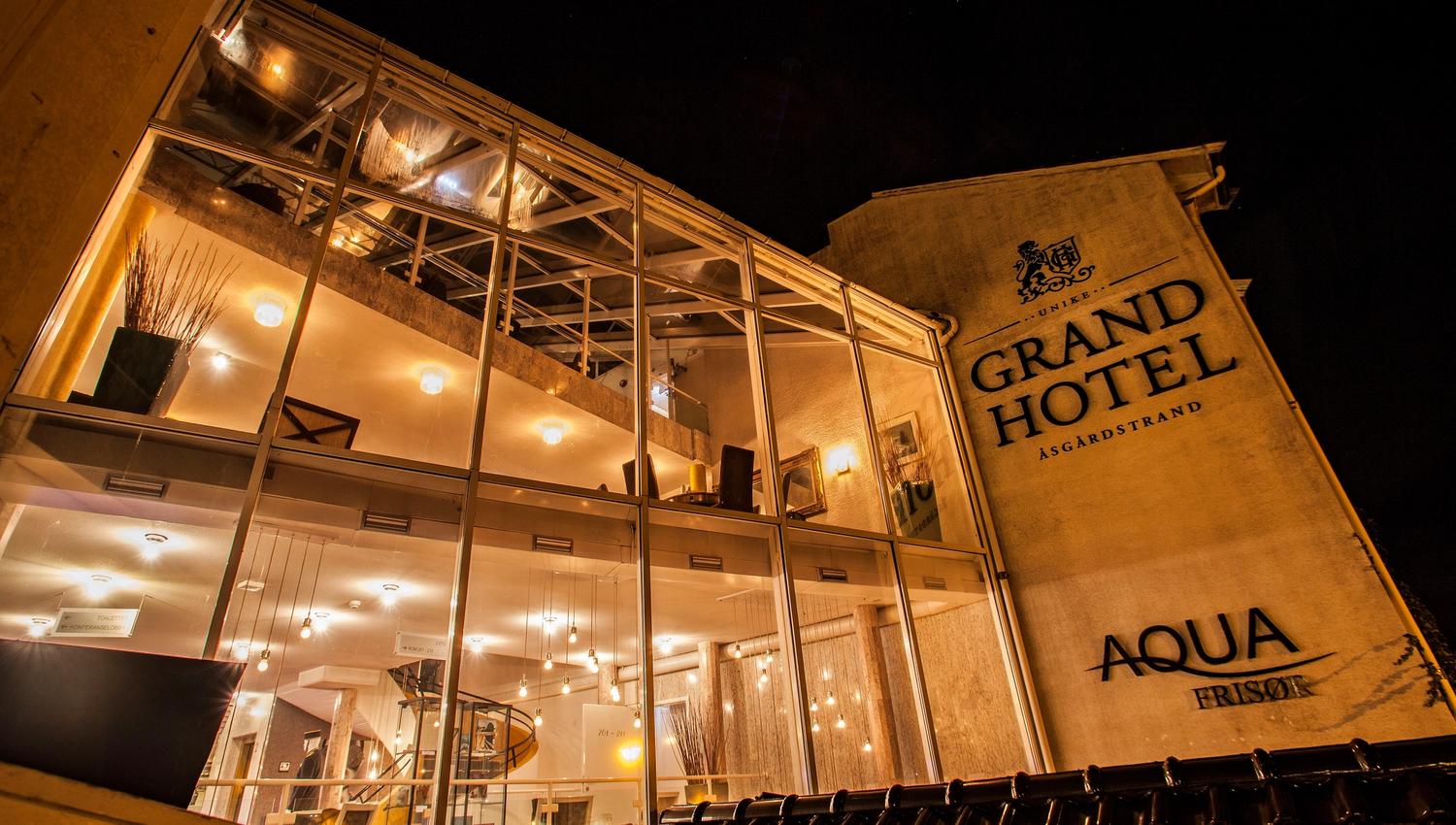 Restauranten på kveldstid, sett utenfra