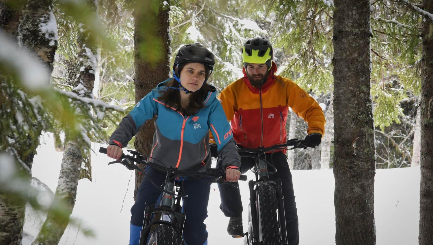 Two persons on fabikes in winter in Tromsø