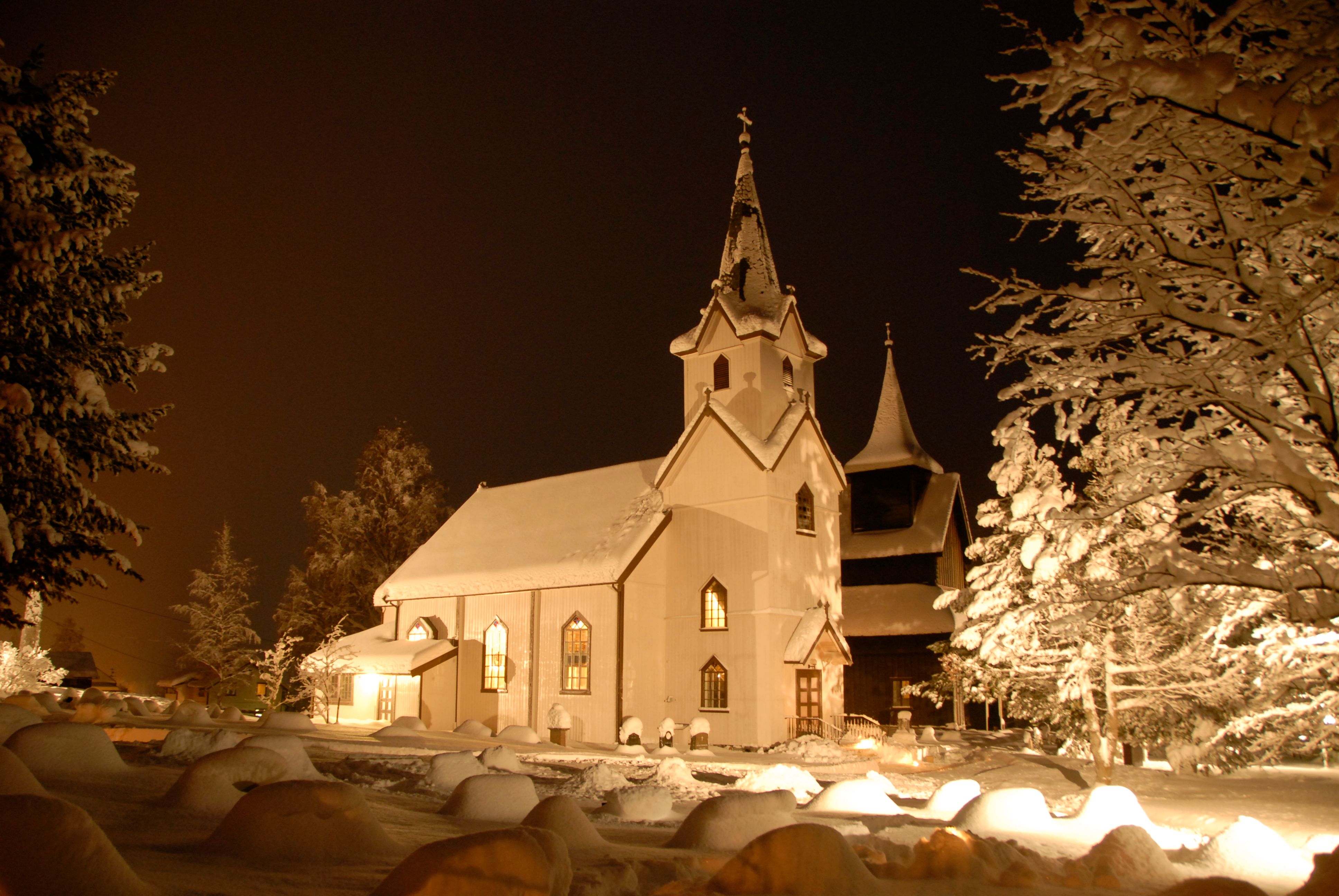 Torpo kyrkje og Torpo stavkyrkje vinter