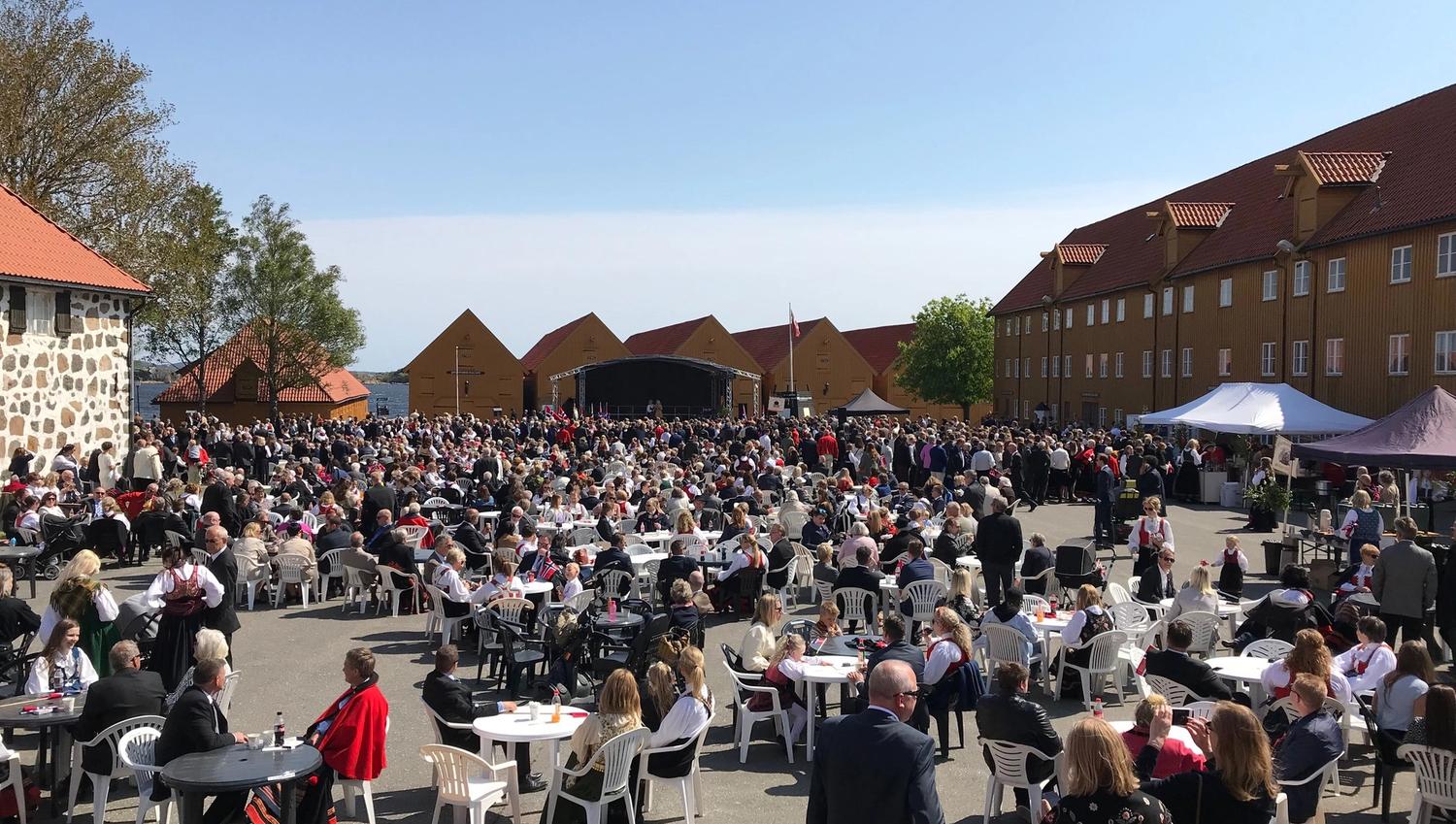 Folkemengde på Fredriksvern Verft