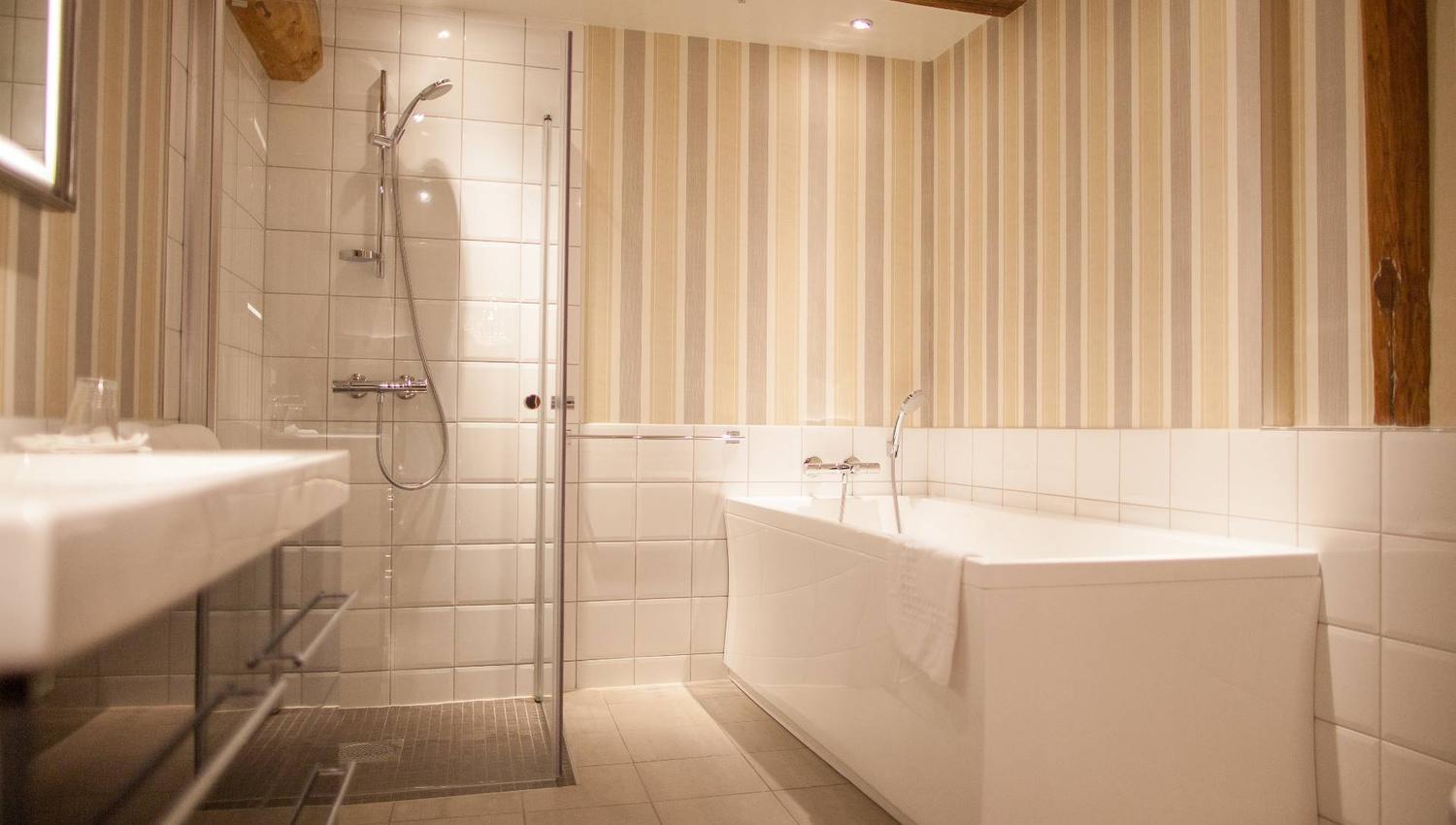 Bathroom suite The Hanseatic Hotel