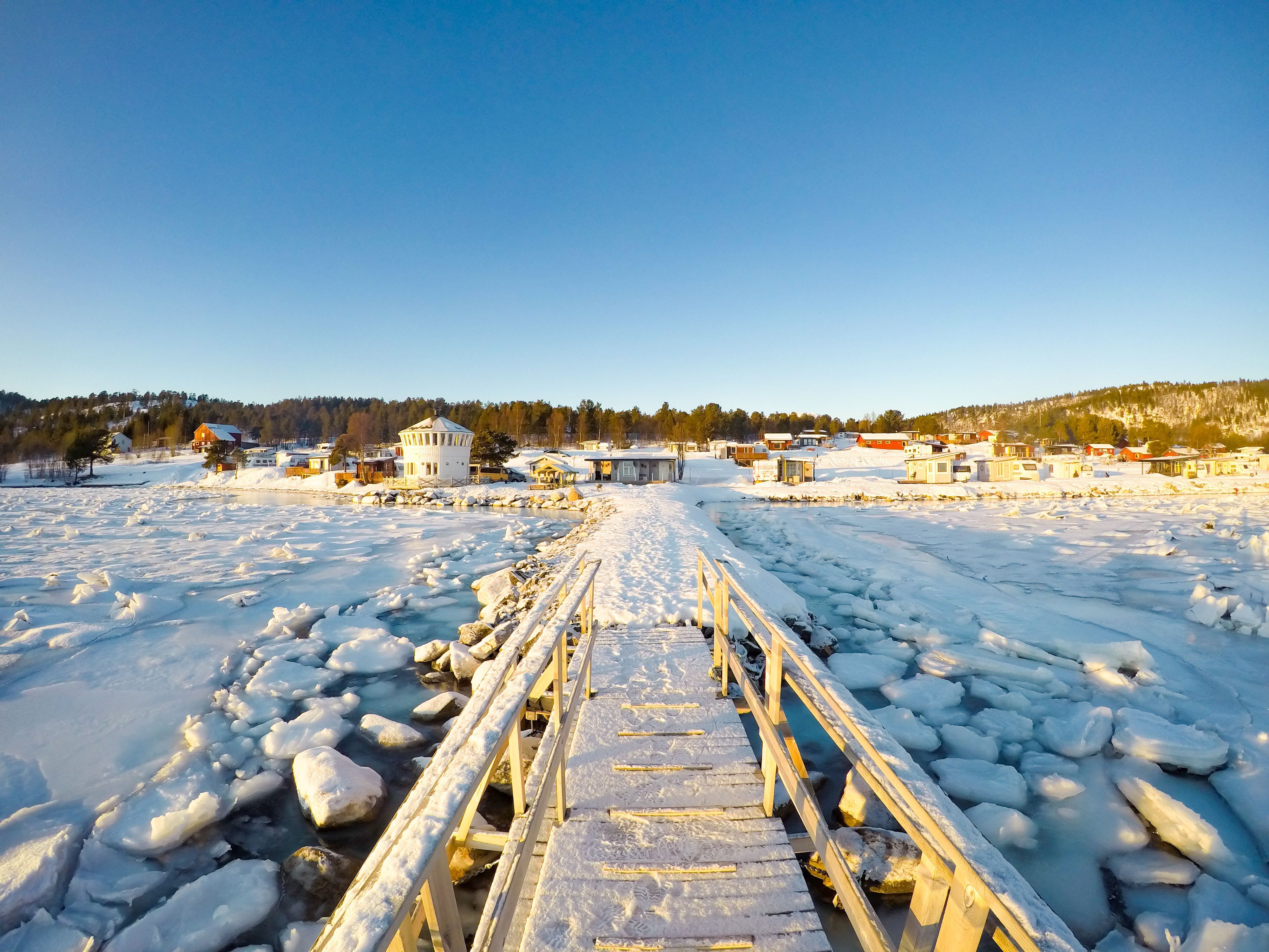 isete brygge i solskinn