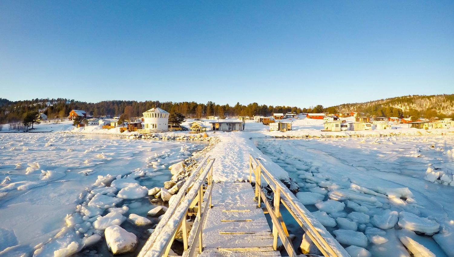 isete brygge i solskinn