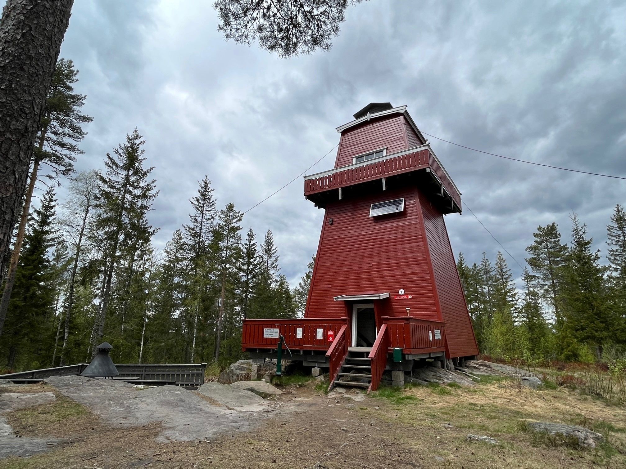 høyt rødt tårn