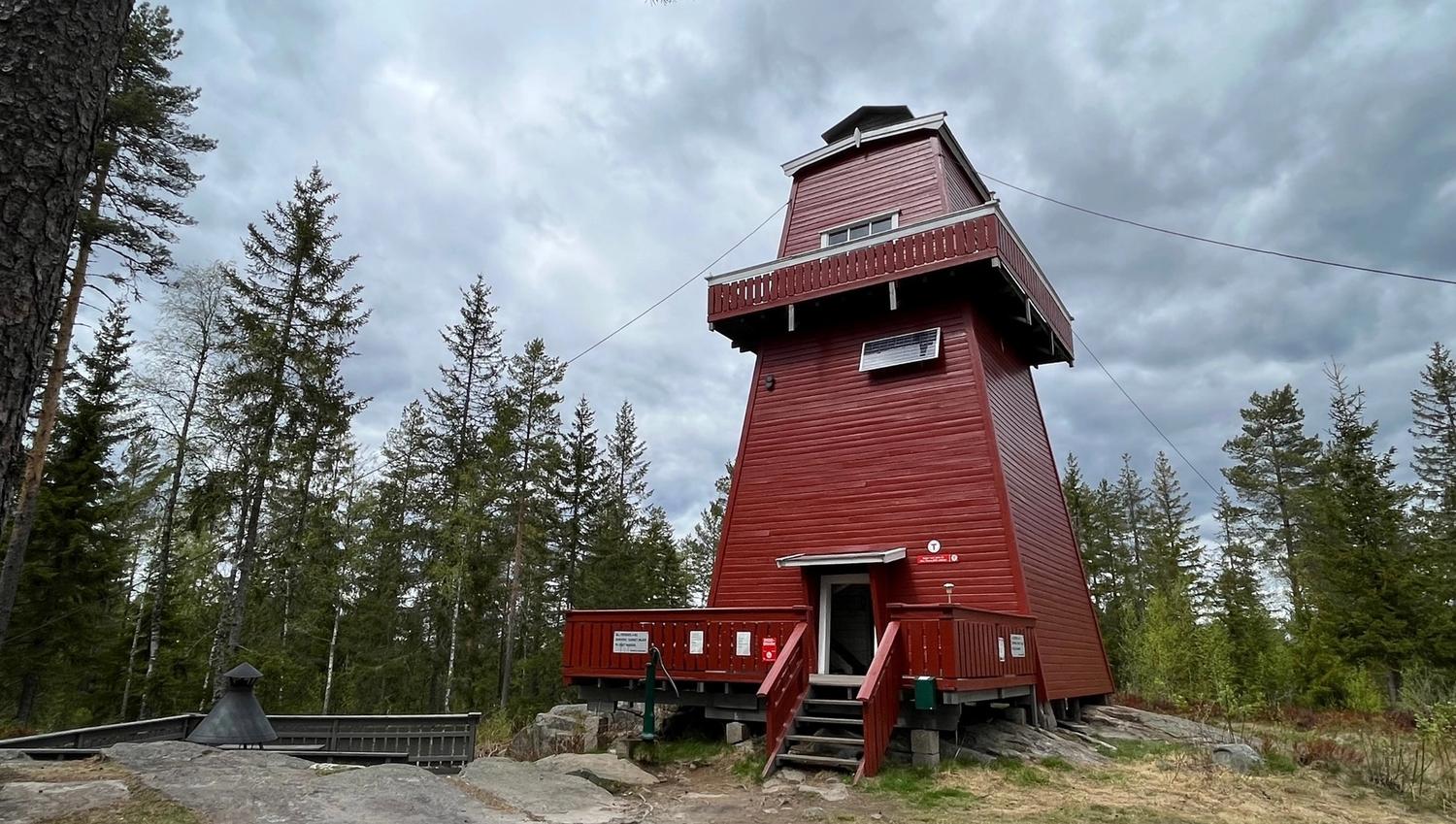 høyt rødt tårn