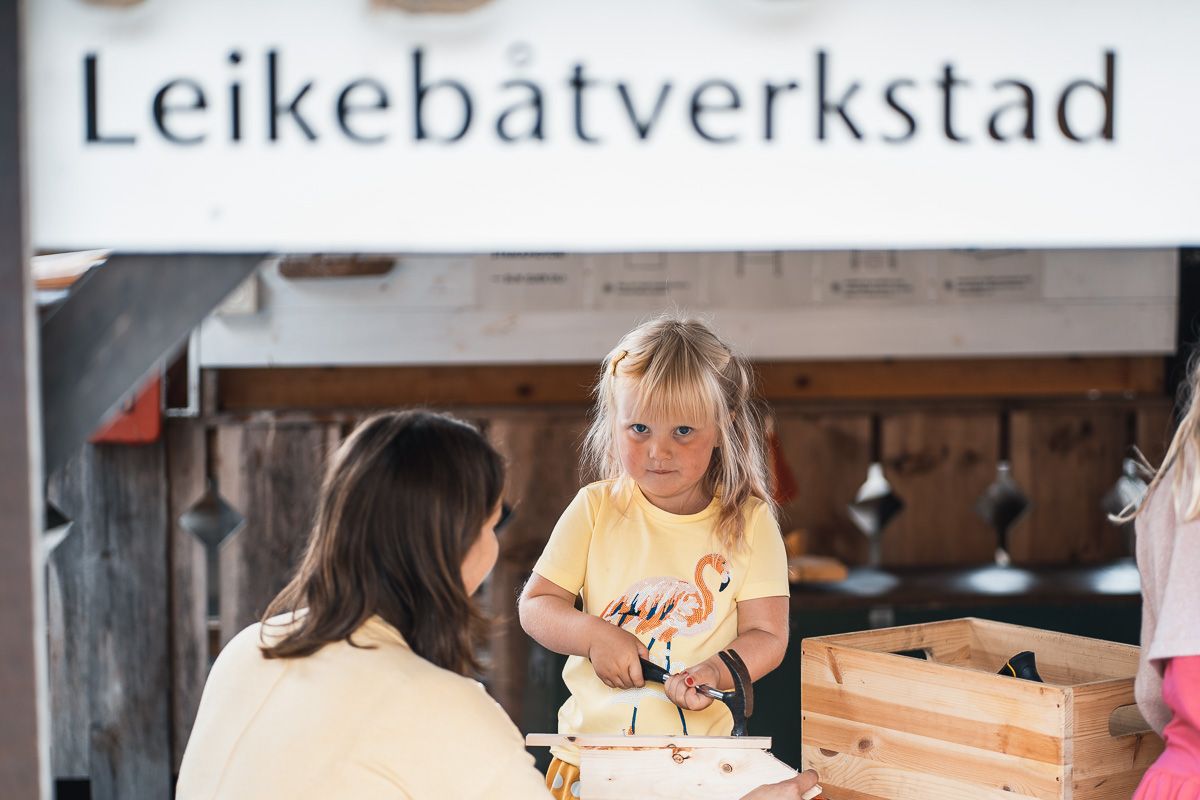 Children playing at the toy boat workshop at Hardanger Maritime Center.