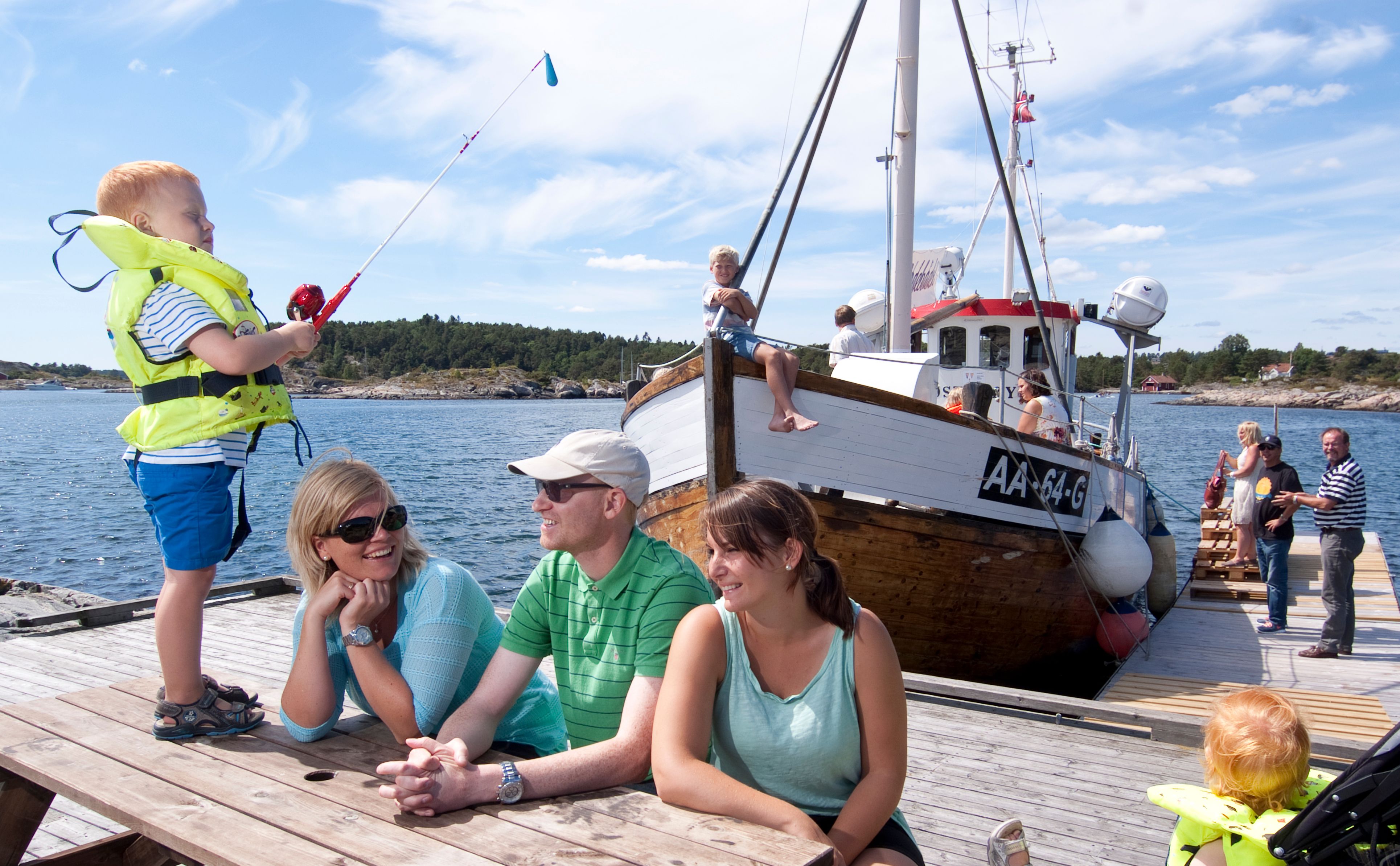 Familie på tur med Badebåden Østerøy