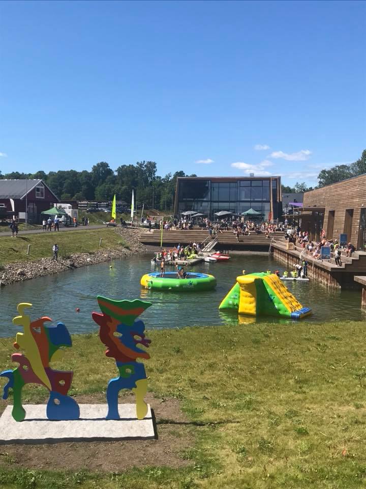 Badeaktiviteter i vannet