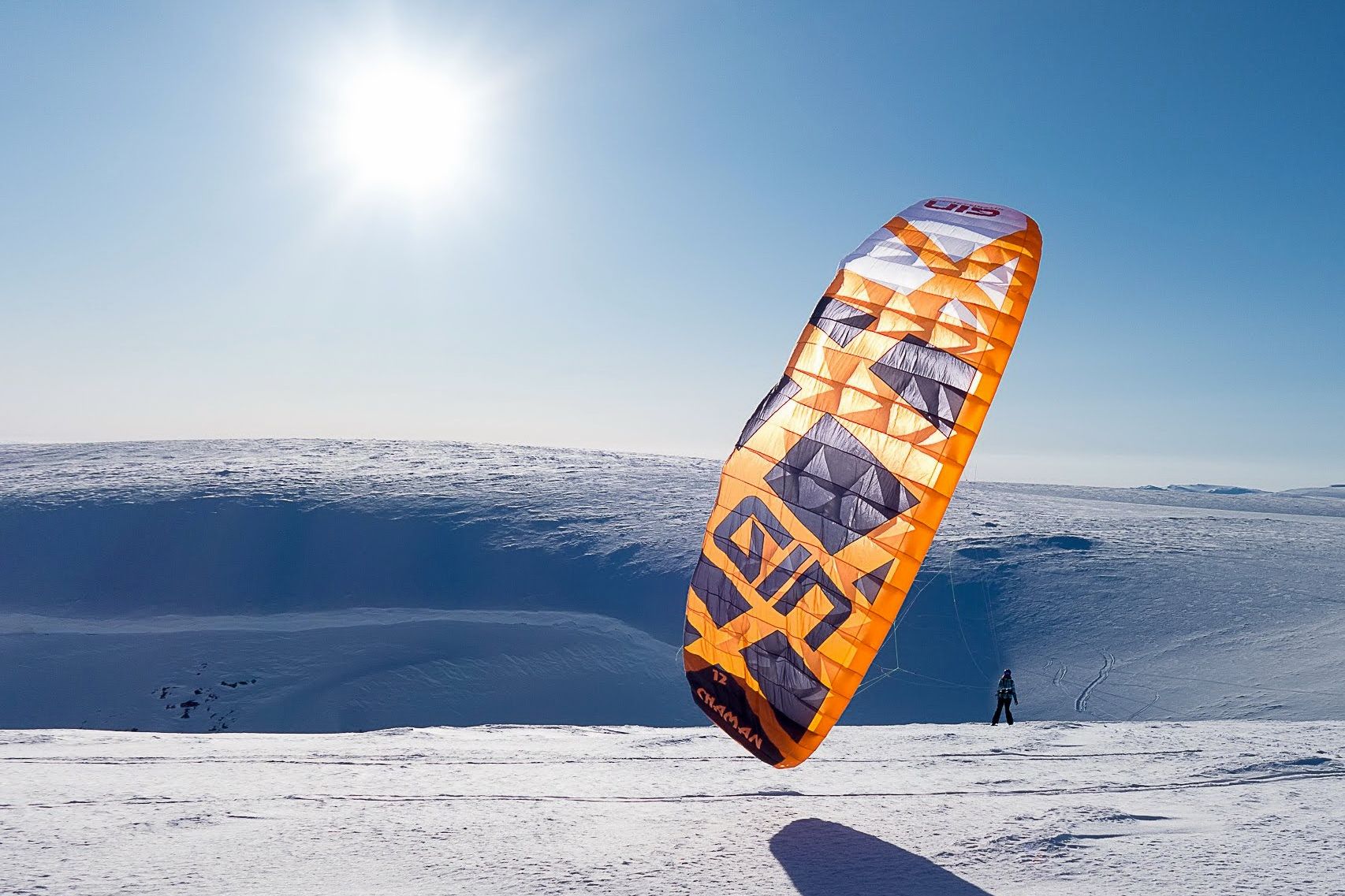 Gjør noe annet og prøv deg på snøkiting. Dagali Fjellpark tilby kurs sammen med UpWind