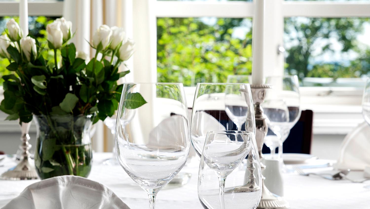 Jægtvolden Fjordhotell - table set for a party