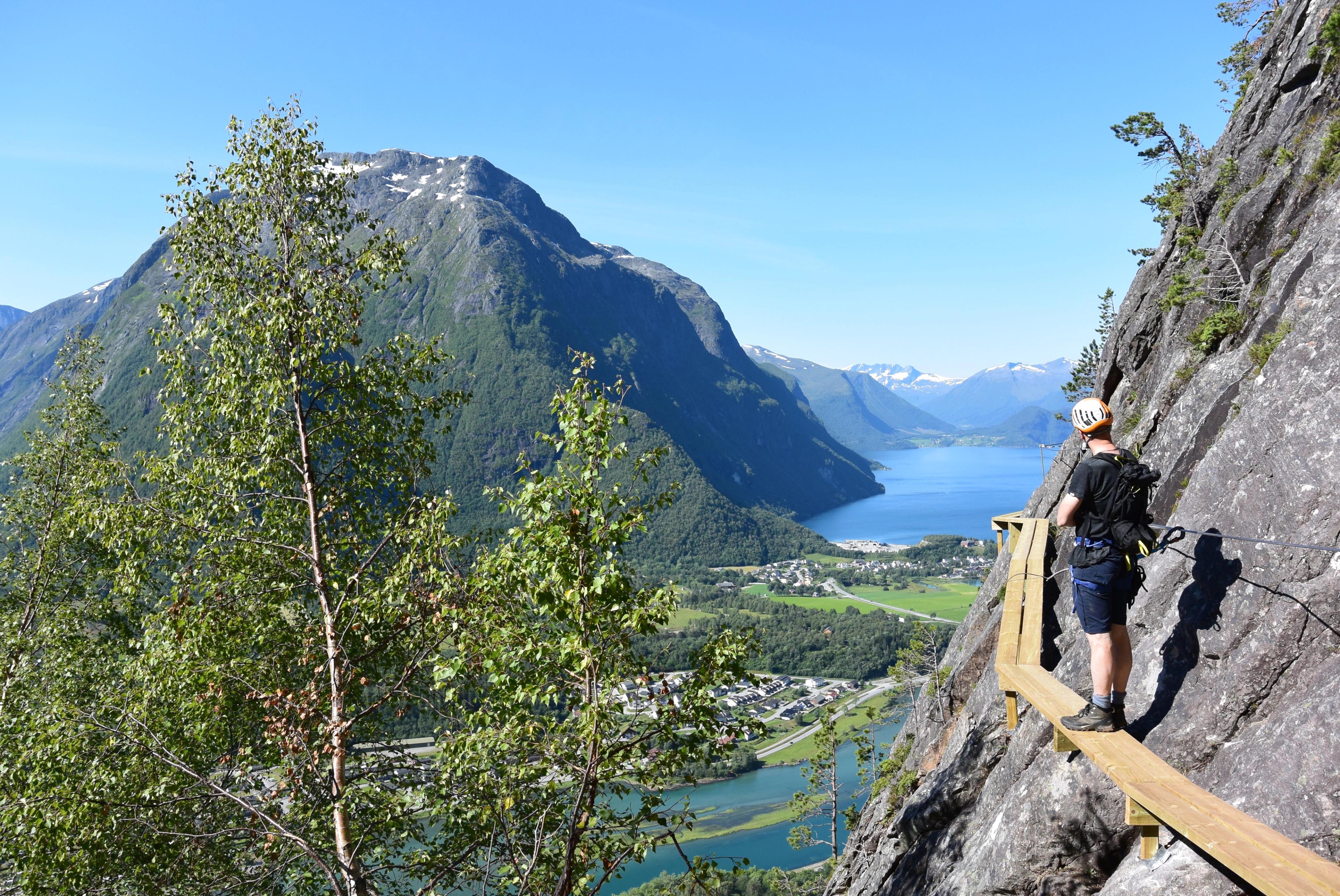 Åndalsnes Via Ferrata Introveggen (3-4 timer) - Norsk Tindesenter