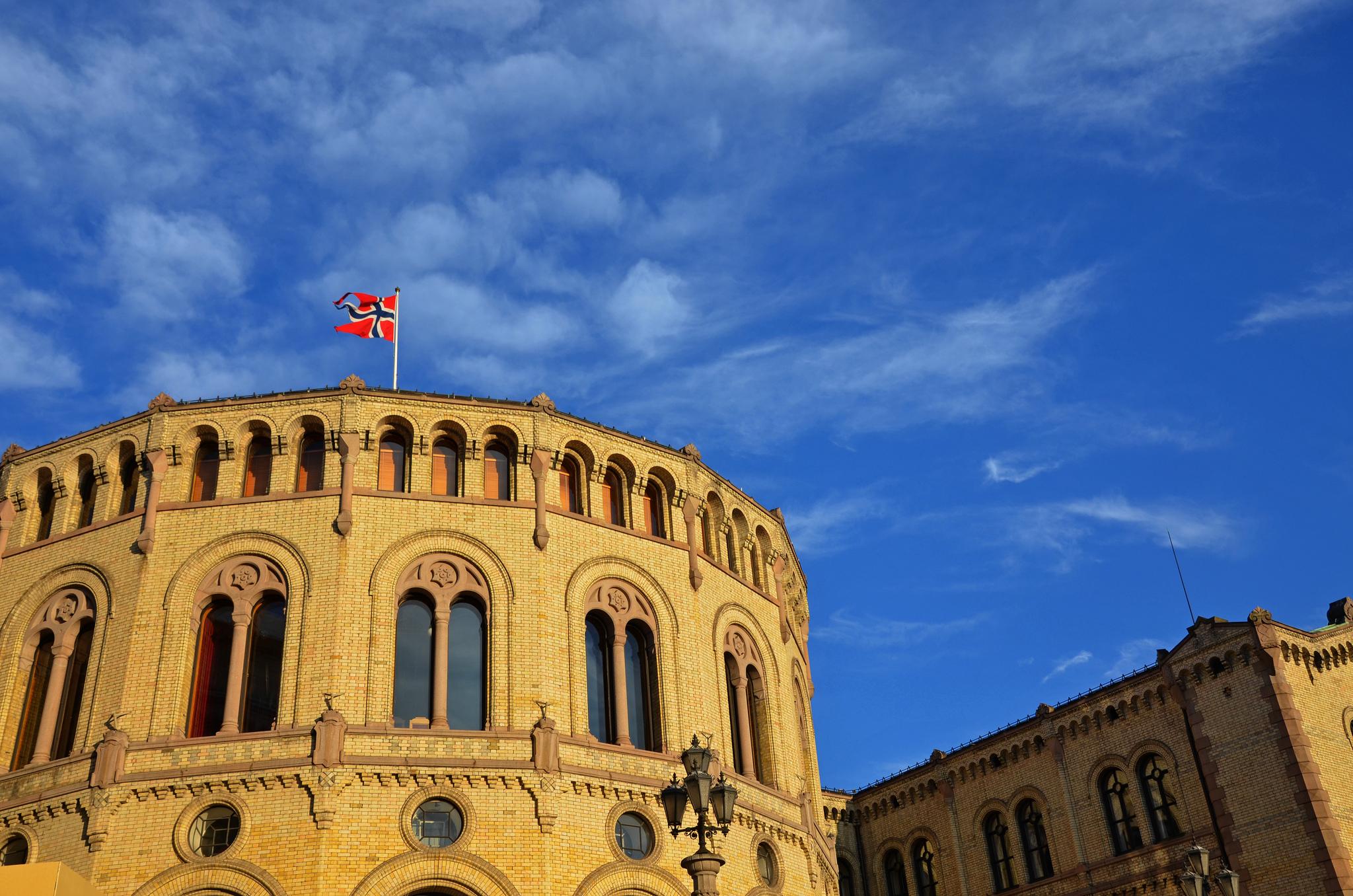 parliament with the Norwegian flag raised