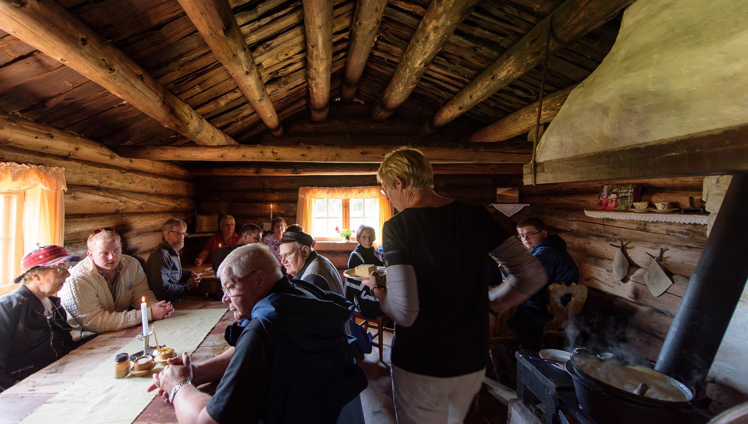 Inne i et av husene på Kittilbu