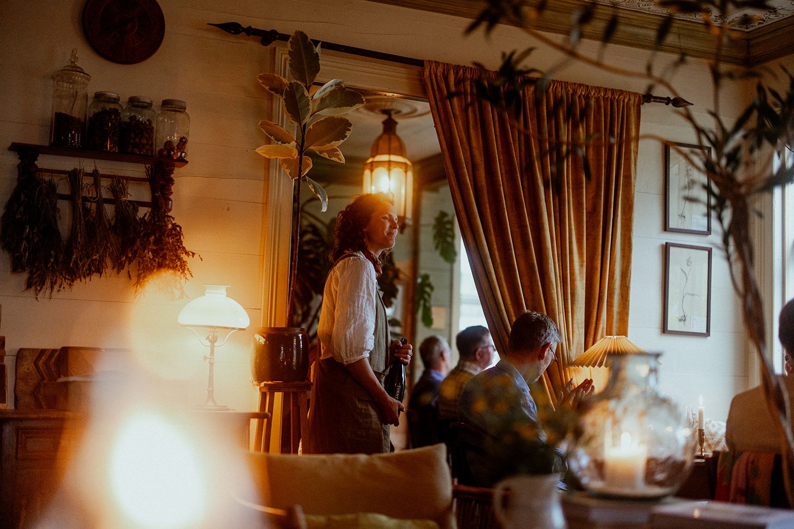 Evening at the Hotel Sundal restaurant – warm lights, genuine hospitality and flavours from the garden.