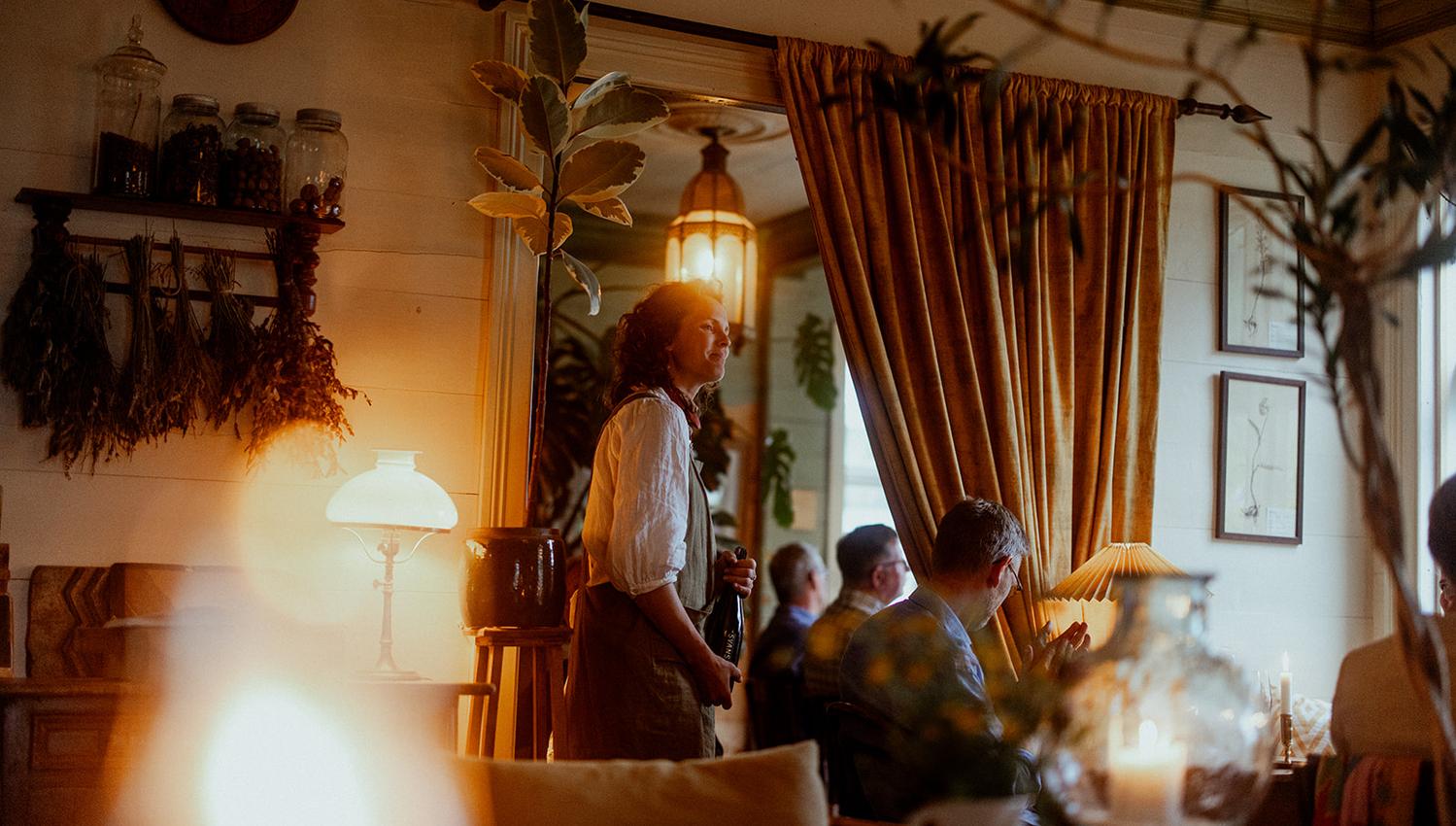 Evening at the Hotel Sundal restaurant – warm lights, genuine hospitality and flavours from the garden.