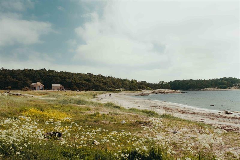 Storesand beach with Visitor center and cafe.