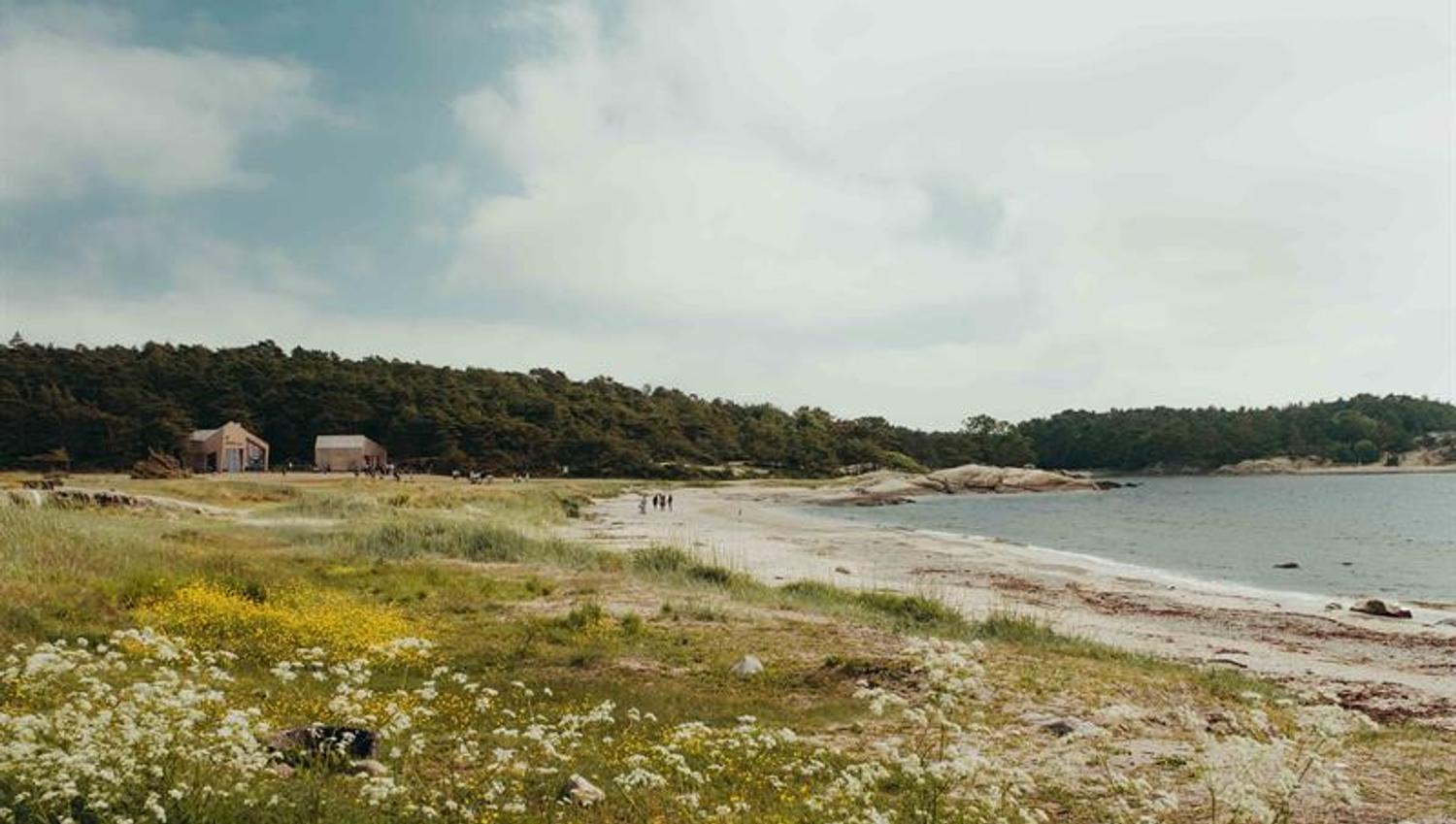 Storesand beach with Visitor center and cafe.