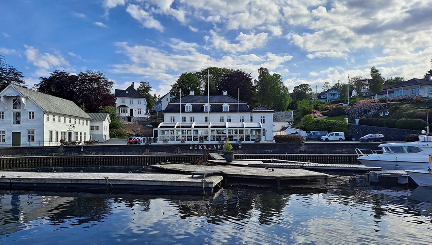 Bekkjarvik på Austevoll, her er det både gjestehamn, gjestgiveri, hotell, restaurant og turistinformasjon.