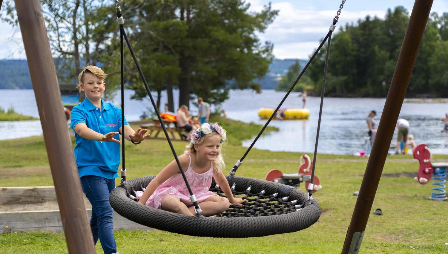 Ivrige barn husker på Sveastranda Camping
