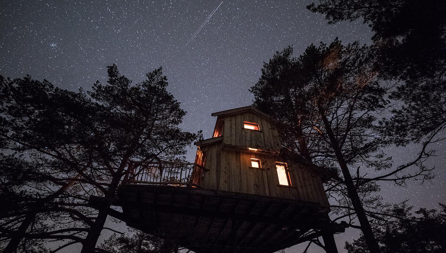 Øy-Hytta og melkeveien (The Island Cabin)