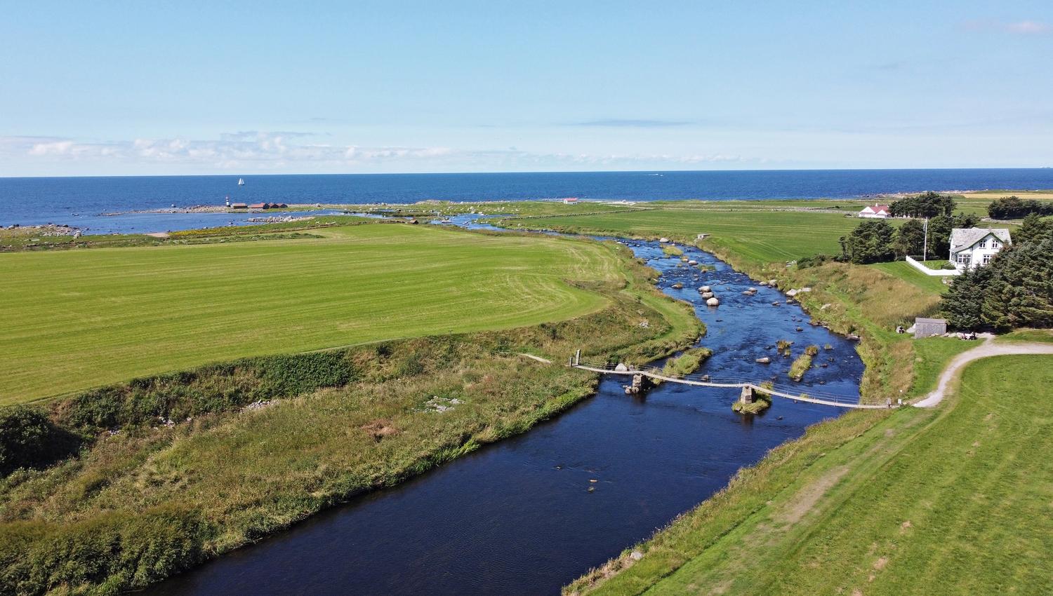 Kongevegen with suspension bridge