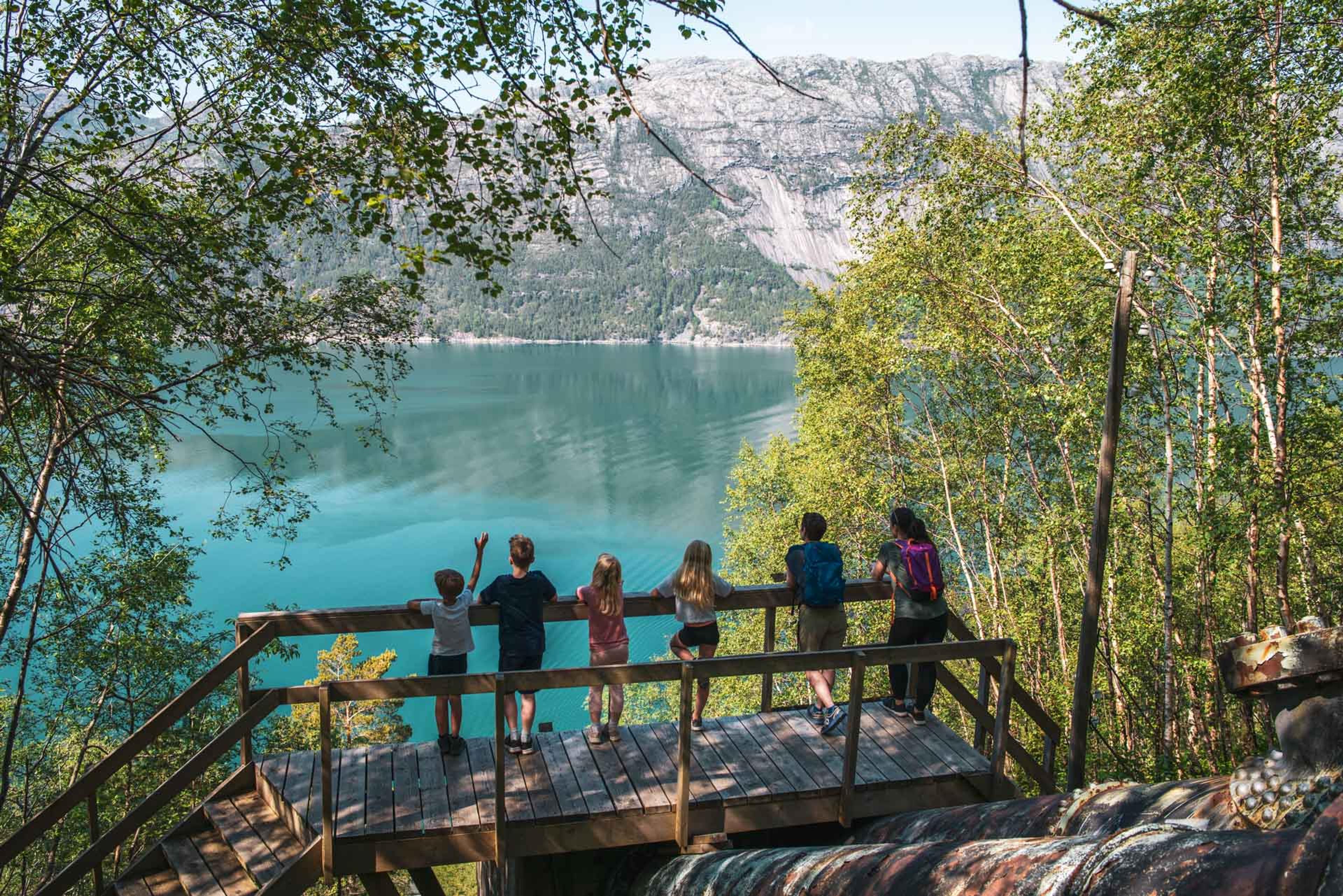 Fjelltur til Flørlitrappene og Rallarstien i Lysefjorden