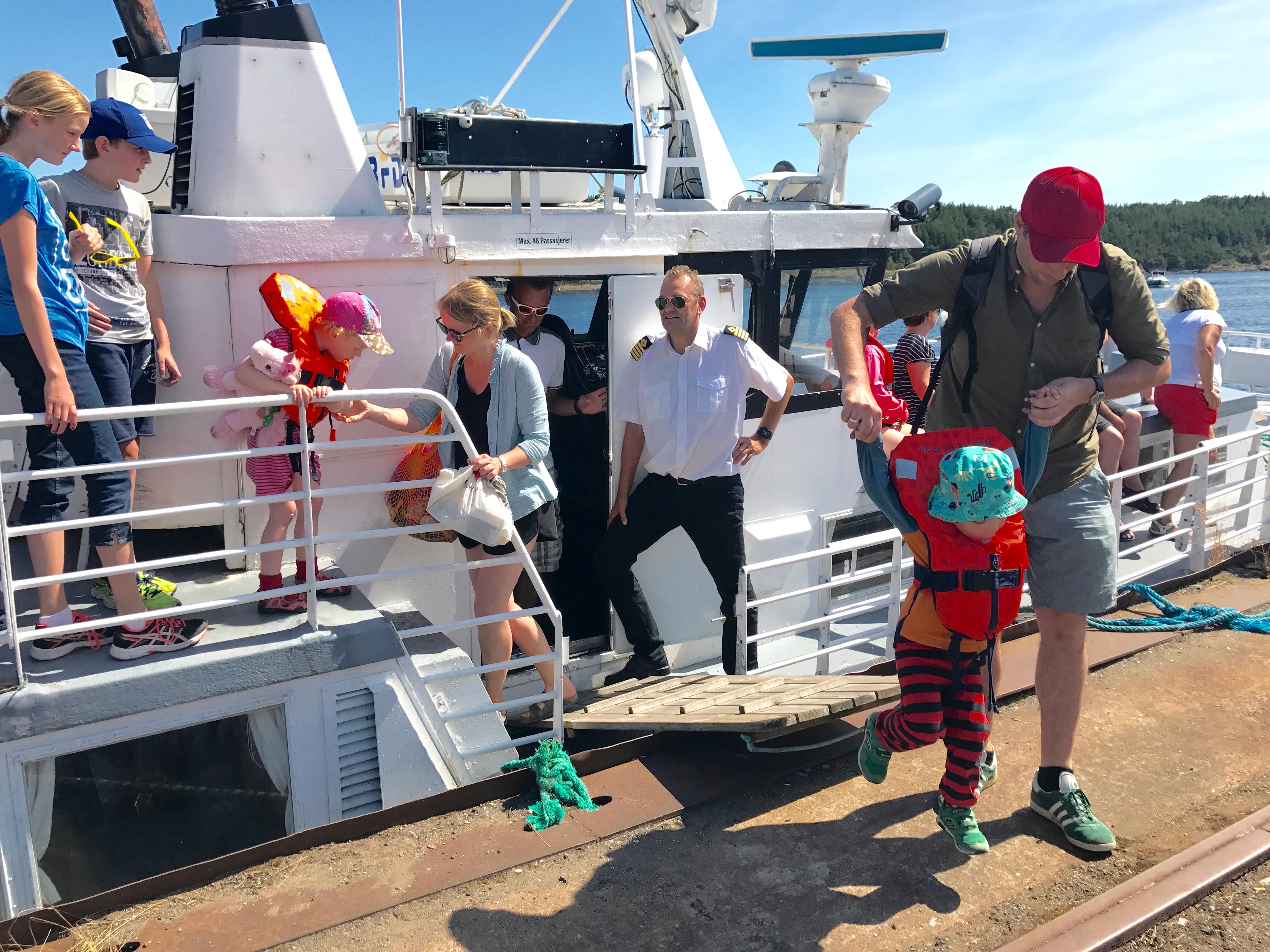 Øyhopping med Helgeroafergene